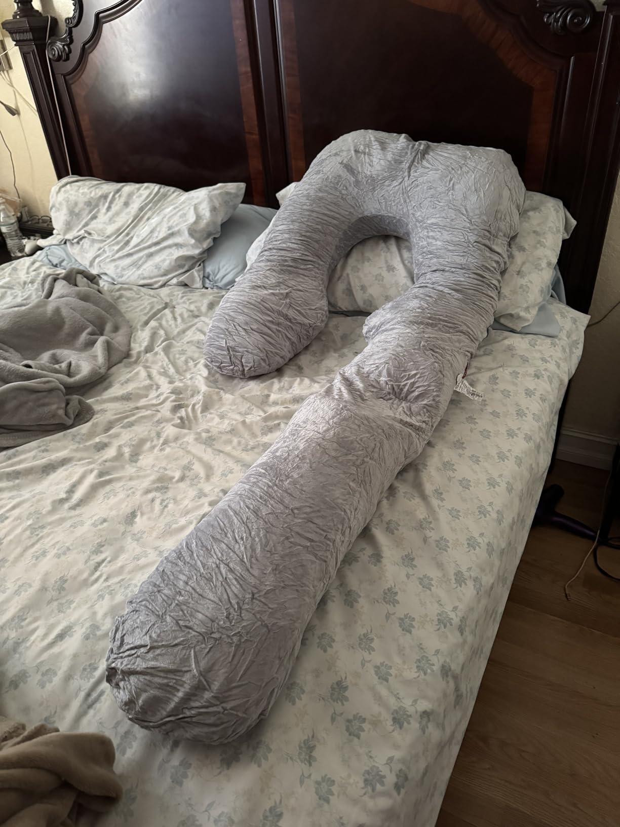 Momcozy Pregnancy Pillow for Sleeping, Dreamlign U Pro Maternity Pillow with Adjustable Leg Pillow, Removable Cover - Support for Back, Hip, Belly, Legs for Pregnant Women, 50-72 Inch Full Body Pillow customer photo 1