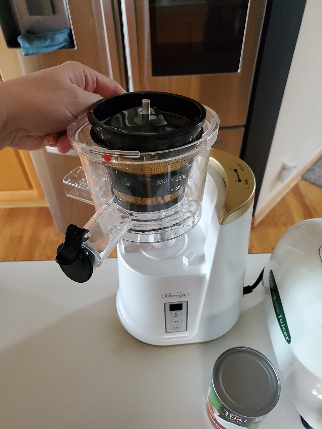 Omega Wide Mouth Juicer Compact Vertical Cold Press Vegetable and Fruit Juice Extractor, 3-Inch Hopper, 2-Speed, 120W, Black customer photo 1