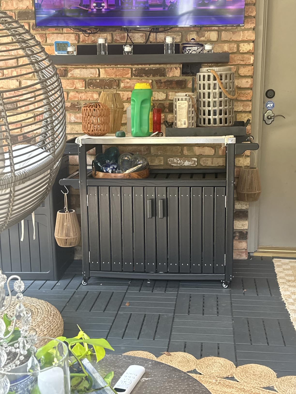 Outsunny Outdoor Bar Cart with Storage Cabinet, Stainless Steel Top Kitchen Island on Wheels, HDPE Outdoor Bar Table, Movable Patio Beverage Food Prep Table for BBQ Picnic, Dark Gray customer photo 2