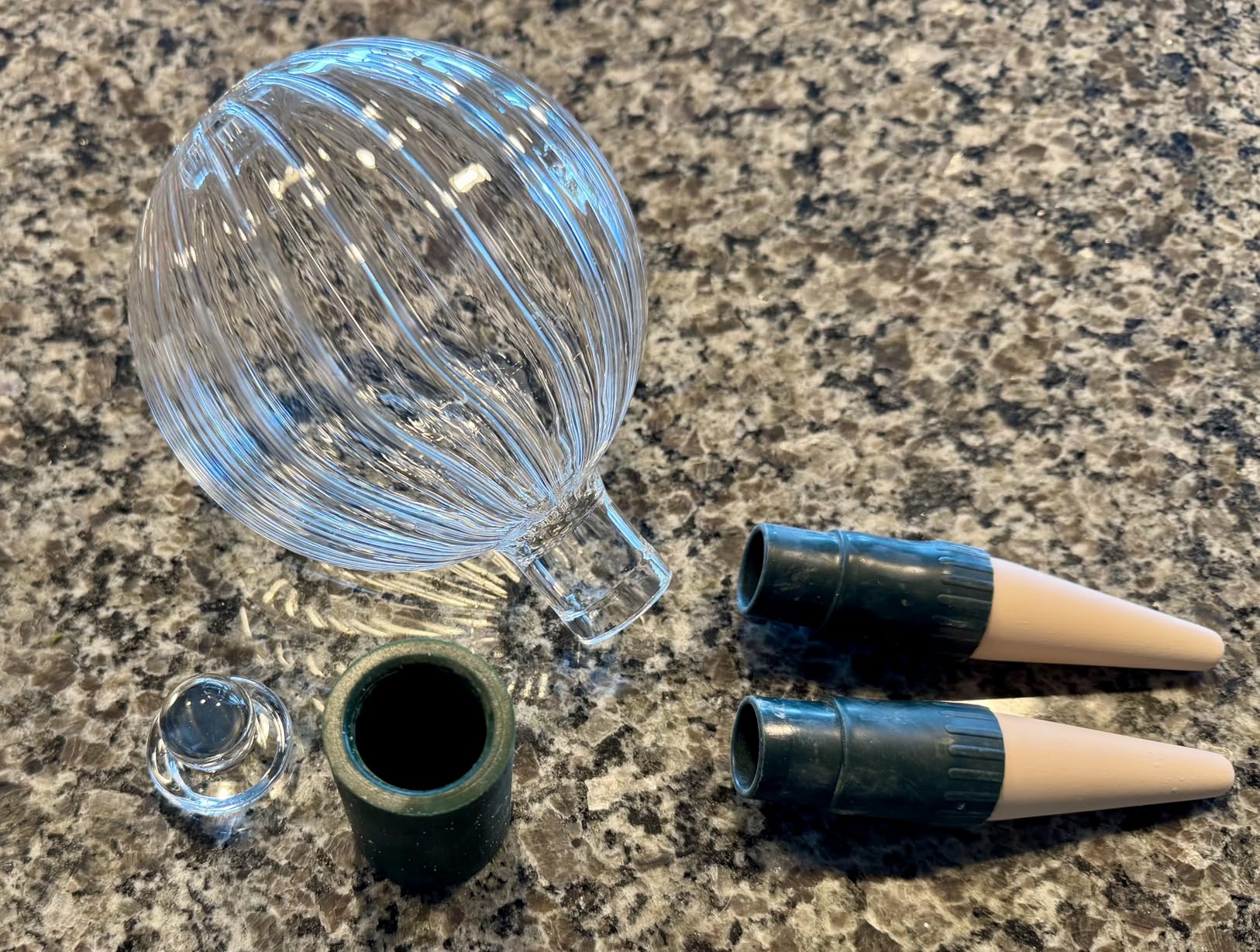 Soilagua 23 oz Extra Large Plant Watering Globes Top Fill, Clear Glass Water Bulbs with Terracotta Spikes Adapter, Slow Release Vacation Plant Watering Devices, Automatic Drip Irrigation, 2 Pack customer photo 2