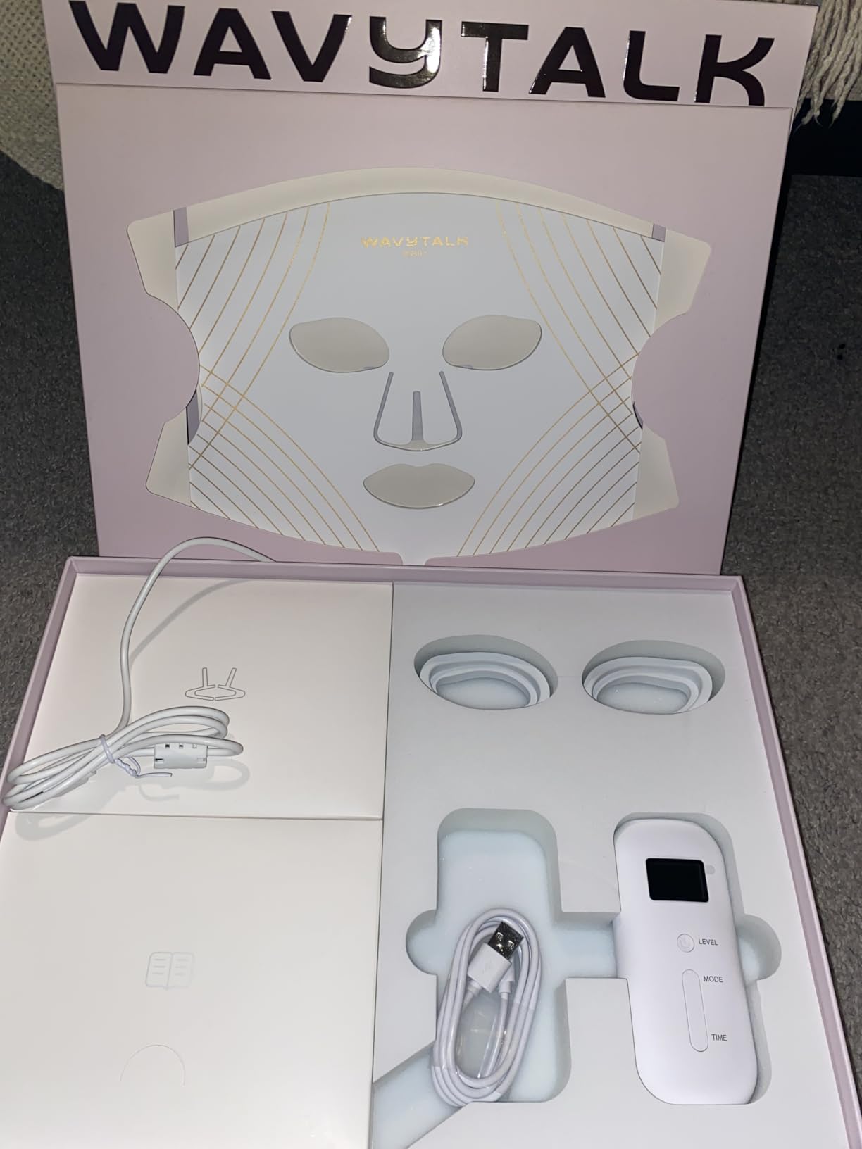 wavytalk Red Light Therapy Mask for Face, Glow Time LED Face Mask Light Therapy for Anti-Fine Line, Acne Treatment and Skin Rejuvenation with Red, Near-Infrared Light, Blue & Amber Light Therapy White customer photo 1
