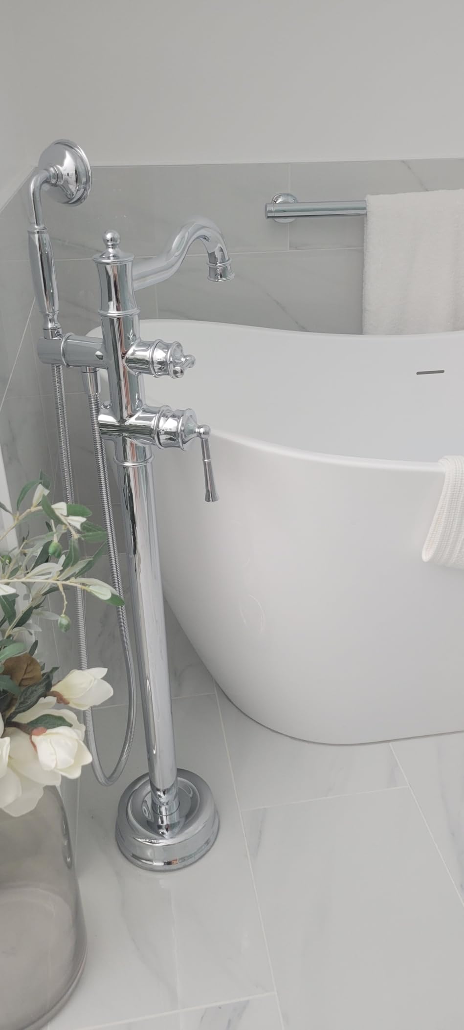 Free Standing Tub Faucet, Qinkell Classic Elegant Gooseneck Freestanding Bathtub Faucet with Sprayer Brass Luxury Floor Mount Bath Faucets High Flow Roman Tub Filler, Brushed Gold customer photo 1