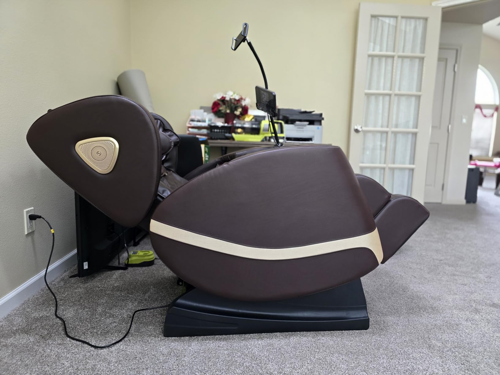 FURNIMAT 2026 Massage Chair Full Body, Zero Gravity Massage Chair with 10 Fix Rollers, Airbags, Heating, Foot Massage, Auto Modes, Bluetooth Speaker, Smart Screen Controller(Light Gray) customer photo 2