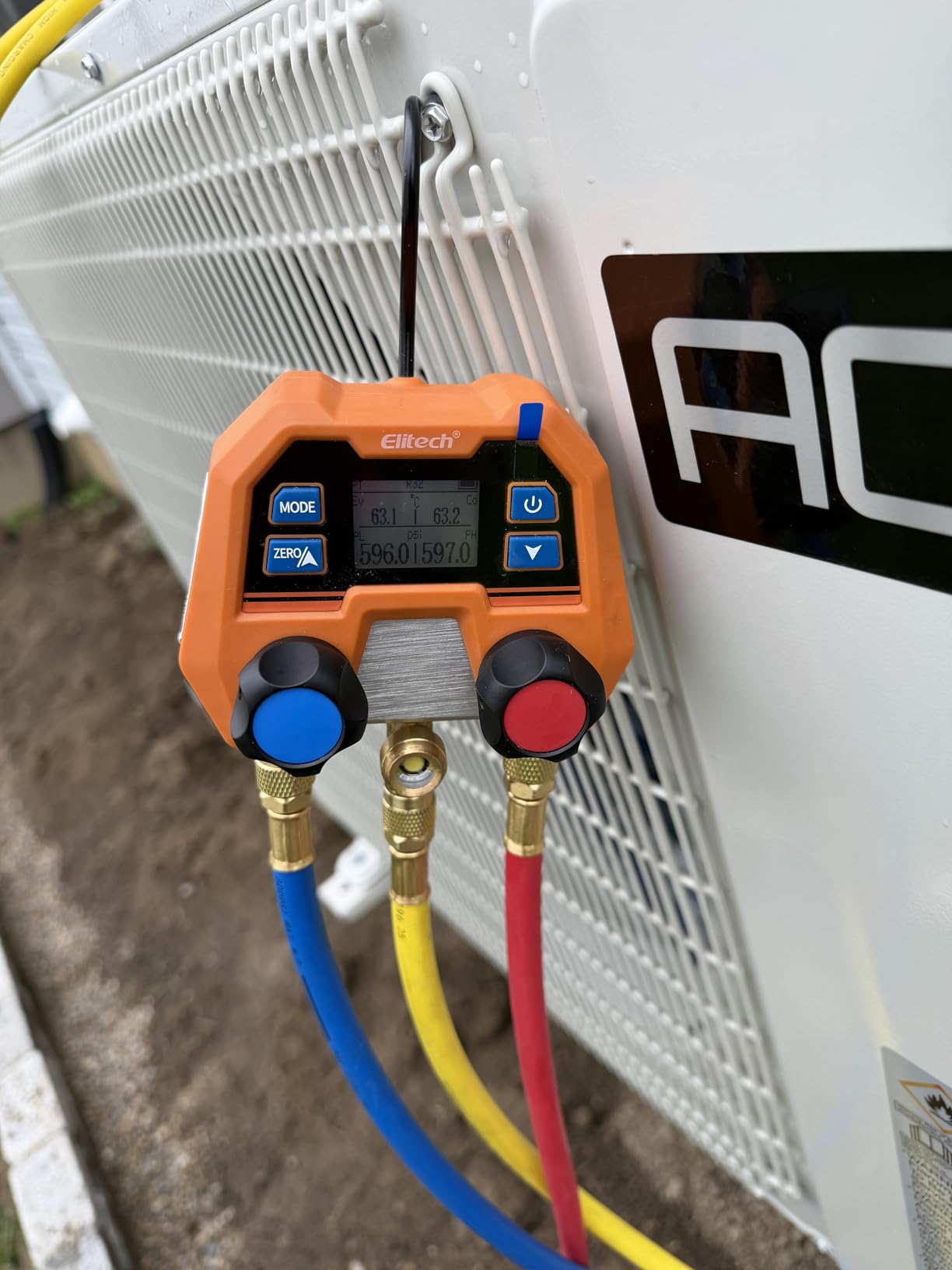 Elitech Digital Manifold Gauge for HVAC, Refrigeration & AC Systems - Supports R410A/R454B/R32/R134 etc. Refrigerants, Pressure & Temperature Measurement, 3 Port, LCD Display, DMG-2SE customer photo 2