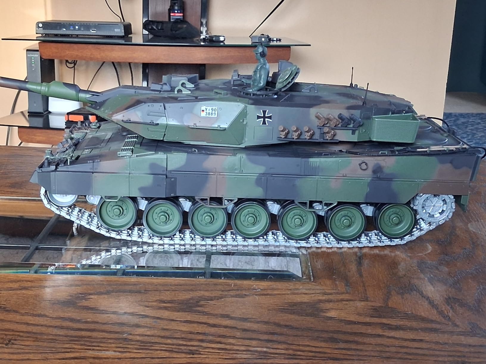 1/16 RC Tank, Heng Long German Leopard 2 A6 RC Battle Army Toy with Smoke, Sound, Light, 2.4G Remote Control Tank That Shoots BBS with Upgraded Metal Tracks, Idler, Sprocket Wheel, Steel Gearbox customer photo 2