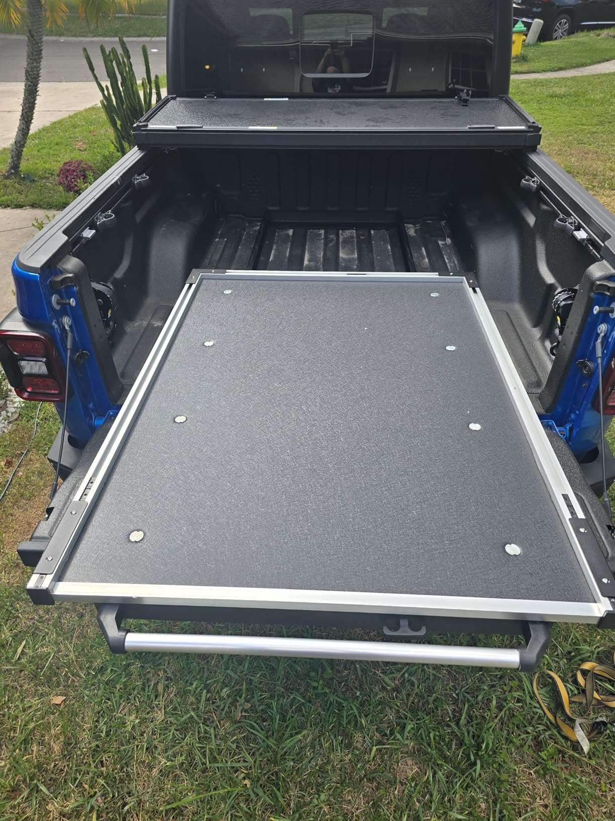 VEVOR Sliding Truck Bed Organizer, 65 x 48-Inch Heavy Duty Truck Bed Storage Drawer with 1000 lbs Capacity, Features 6 Movable Rings for Securing, 2-Position Slide Out Tray for Pickup Trucks, Black customer photo 1