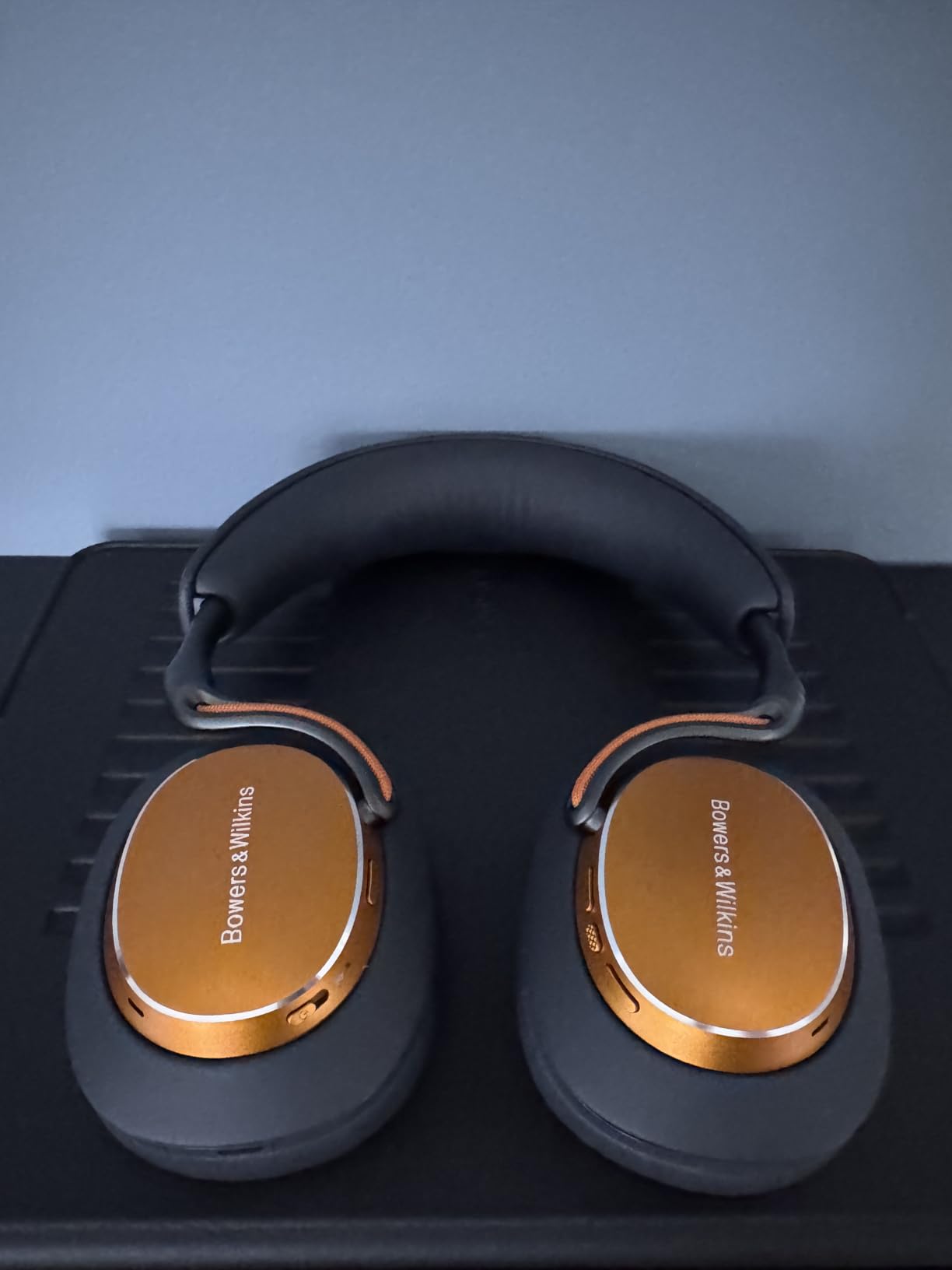 Bowers & Wilkins Px8 S2 Wireless Over-Ear Headphones, Onyx Black, Bluetooth Headphones with Active Noise Cancelling, Hi-Res Audio, 30 Hours of Playtime, USB-C 15-Min Quick Charging customer photo 1