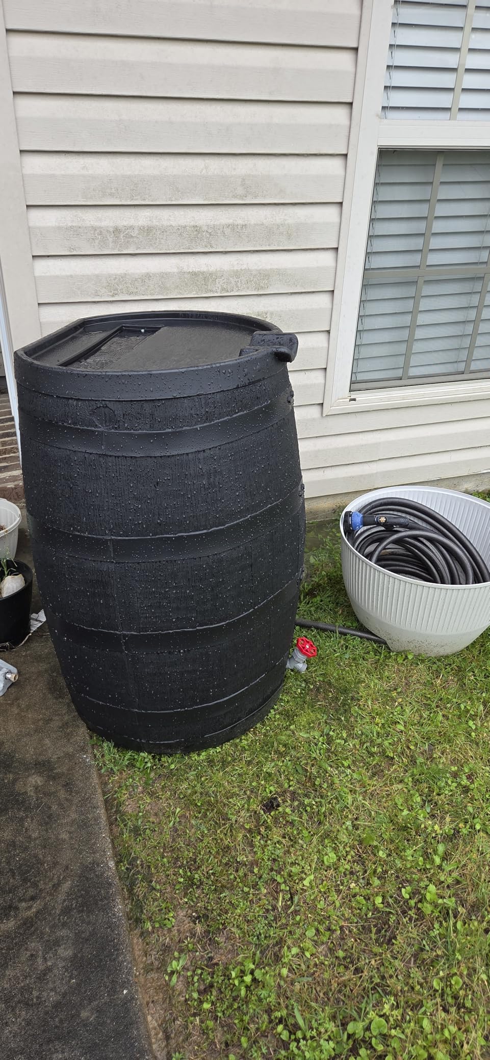 RTS Home Accents Premium 55-Gallon Eco Rain Barrel with Removable Lid, Flat Back Rain Water Collection Barrel, Made with 100% Recycled Plastic, Stand Included, Black customer photo 1