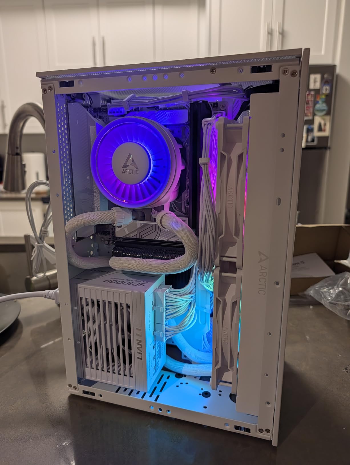 Lian Li SP1000P Platinum 1000W SFX Form Factor Power Supply with 12V-2x6 Connectors - ATX 3.1 & PCIE 5.1 Compliant - Low-Noise - Fully Modular - 105C Capacitors - 10 Year Warranty - White (SP1000P.W) customer photo 1