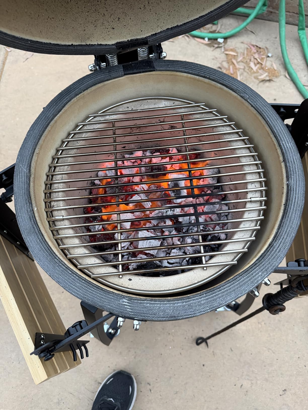 London Sunshine 15-inch Ceramic Kamado Charcoal BBQ Grill & Smoker with Locking Casters, Foldable Side Shelves customer photo 1