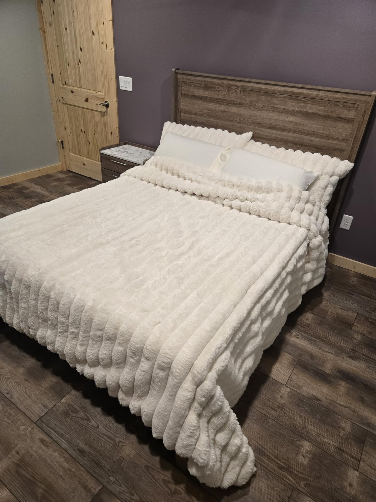 Madison Park Jasmine Queen Comforter Set, Luxurious Reversible Faux Fur Plush Ribbed Velvet Bedding, Fuzzy Thick Warm Winter Comforter, Super Soft Fluffy 3-Piece Set Light Grey customer photo 1