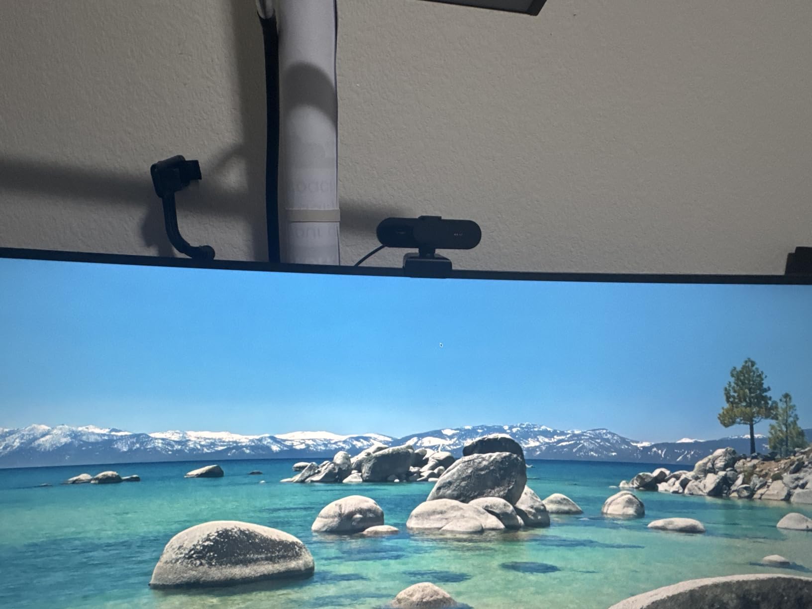 EMEET C60E Dual-Camera 4K Webcam for Streaming, Wide-Angle and Telephoto Cameras, Max 11X Hybrid Zoom & PDAF Autofocus, Remote Control, RGB Lighting, 2 Mics customer photo 1