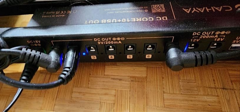 CAHAYA Guitar Pedal Board Portable - Pedal Board Built-in Power Supply Lightweight Aluminum Alloy Guitar Effect Pedalboard with DC Cables USB Output Carry Bag and Power Adapter 19