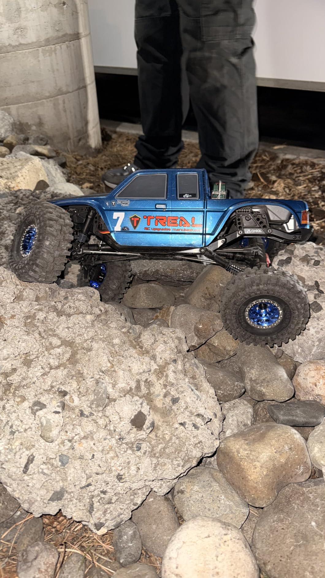 Axial RC Truck 1/10 SCX10 III Coyote 4X4 RTR Brushed Rock Crawler, Blue, AXI-2036T2 (Battery and Charger Not Included) customer photo 2