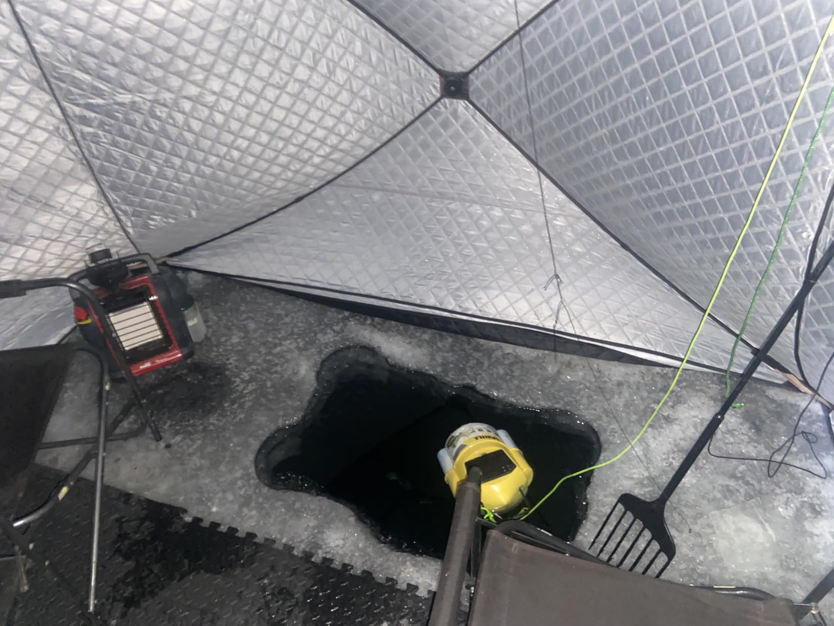 Albott Insulated Pop-Up Ice Fishing Tent, 4-10 Person customer photo 1