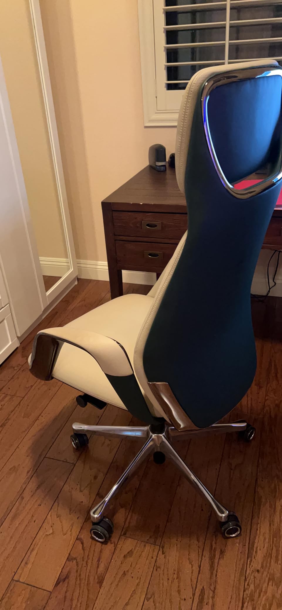 EUREKA ERGONOMIC Serene Executive Office Chair, Premium Nappa Leather High Back Boss Chair with Aluminum Base, Ergonomic Chair with Lumbar Support & Recline, Heavy Duty for Long-Hour Comfort, Brown customer photo 2
