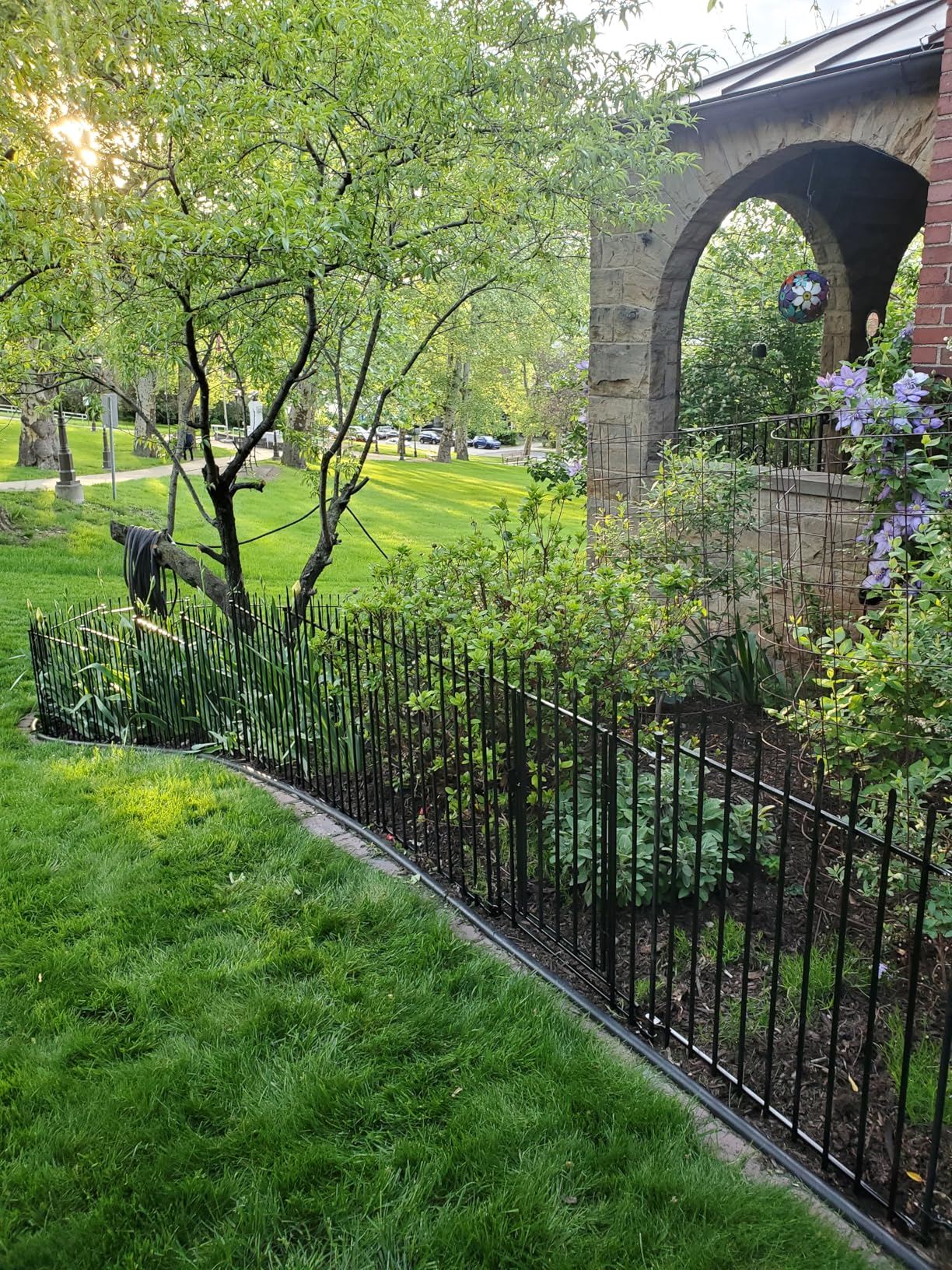 10 Panels No Dig Decorative Garden Fence with Gate, 40in(H) x 22ft(L) Heavy-Duty Rustproof Metal Panels, Outdoor Dog Barrier for Yard & Patio, Landscape, Border | Portable Temporary Fencing customer photo 1