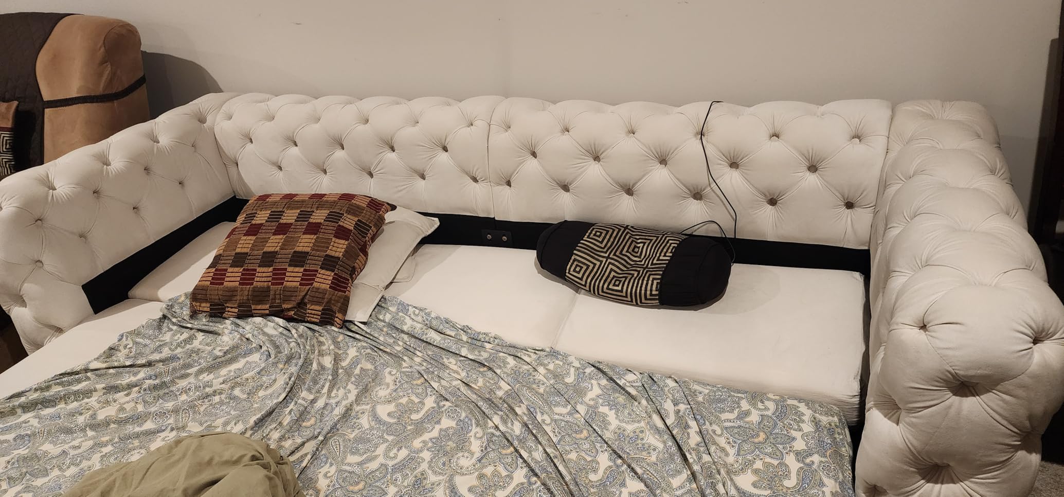 74.4'' Sleeper Sofa Bed Queen Size, Flower Tufting Pull Out Couch, Velvet Chesterfield Futon Couches, Comfy Convertible Sofa, Modern Loveseat, 2 Pillows for Living Room, Apartment, Beige customer photo 2