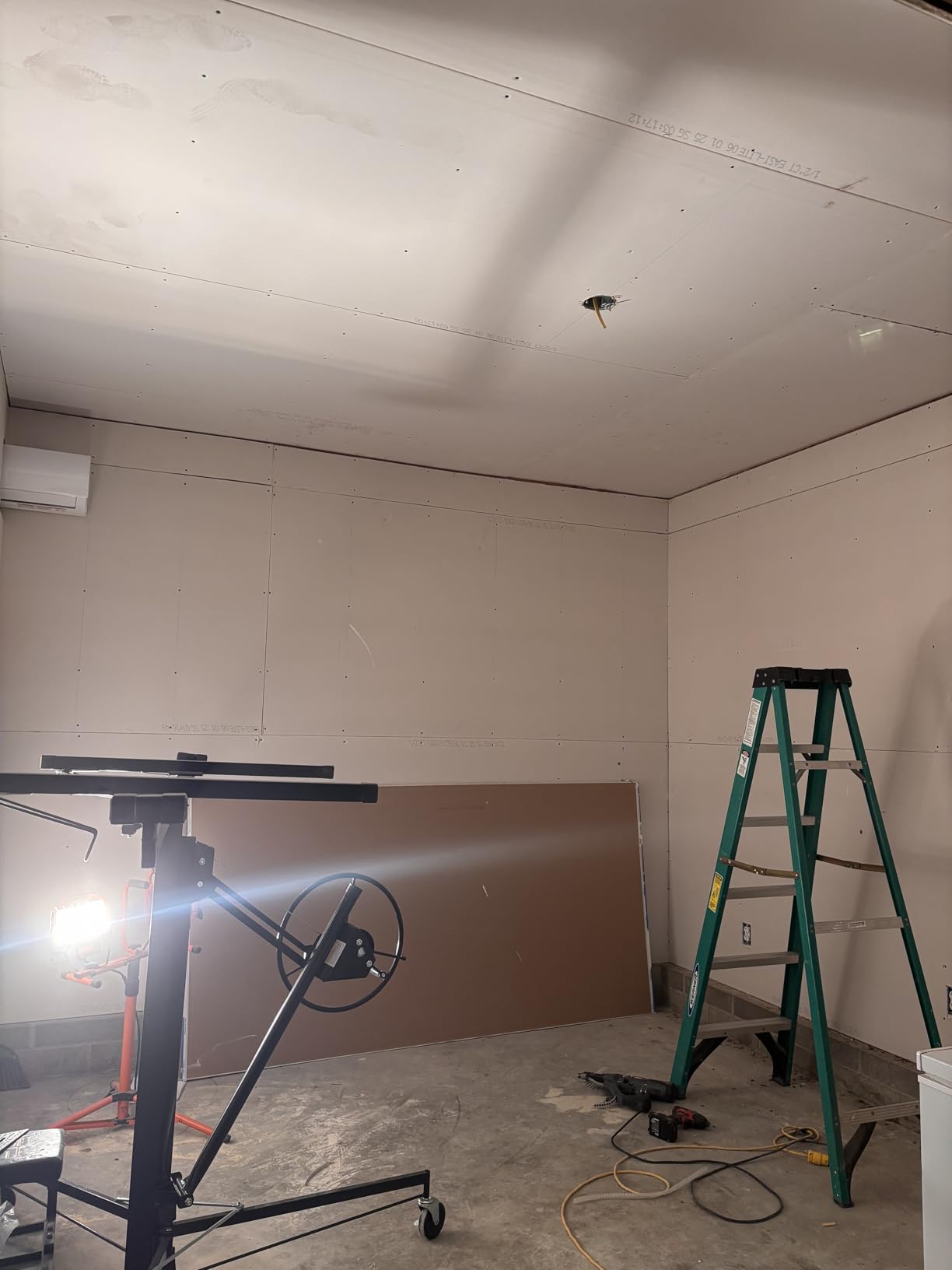 GarveeTech Drywall Lift 16 ft, Drywall Rolling Lifter Panel, 150 LBS Heavy Duty Sheetrock Lift, Drywall Lift Panel Hoist Jack with 360 Degree Adjustable Telescopic Arm and 3 Lockable Wheels customer photo 2