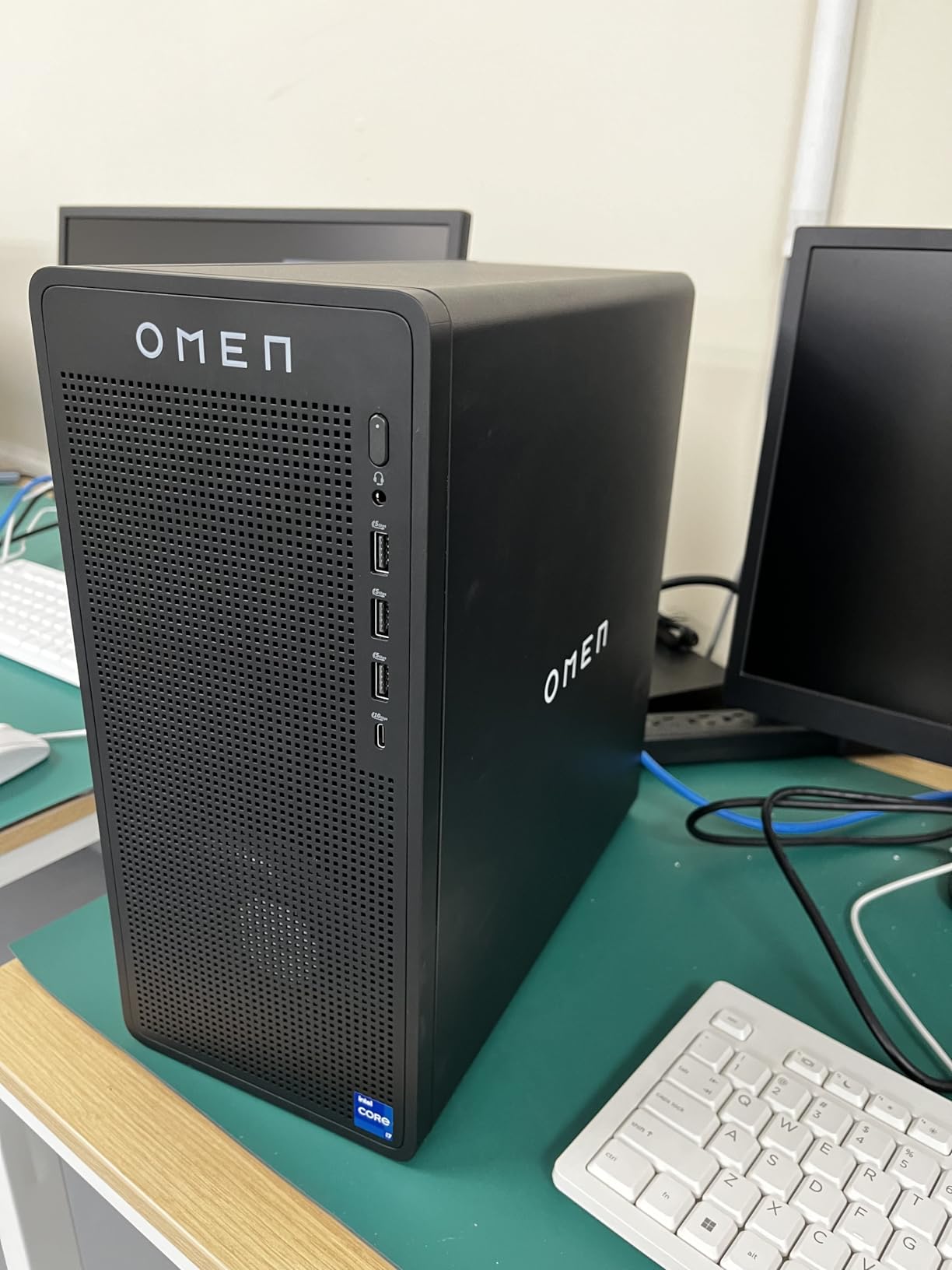 HP OMEN 16L TG03 RTX 5060 Ti Gaming Desktop, Intel Core i7-14700F, 32GB RAM, 1TB SSD, Wi-Fi 6, Workstation for 3D Rendering and Modeling, Bundle with Thunderobot KG3089R Gaming KB customer photo 1