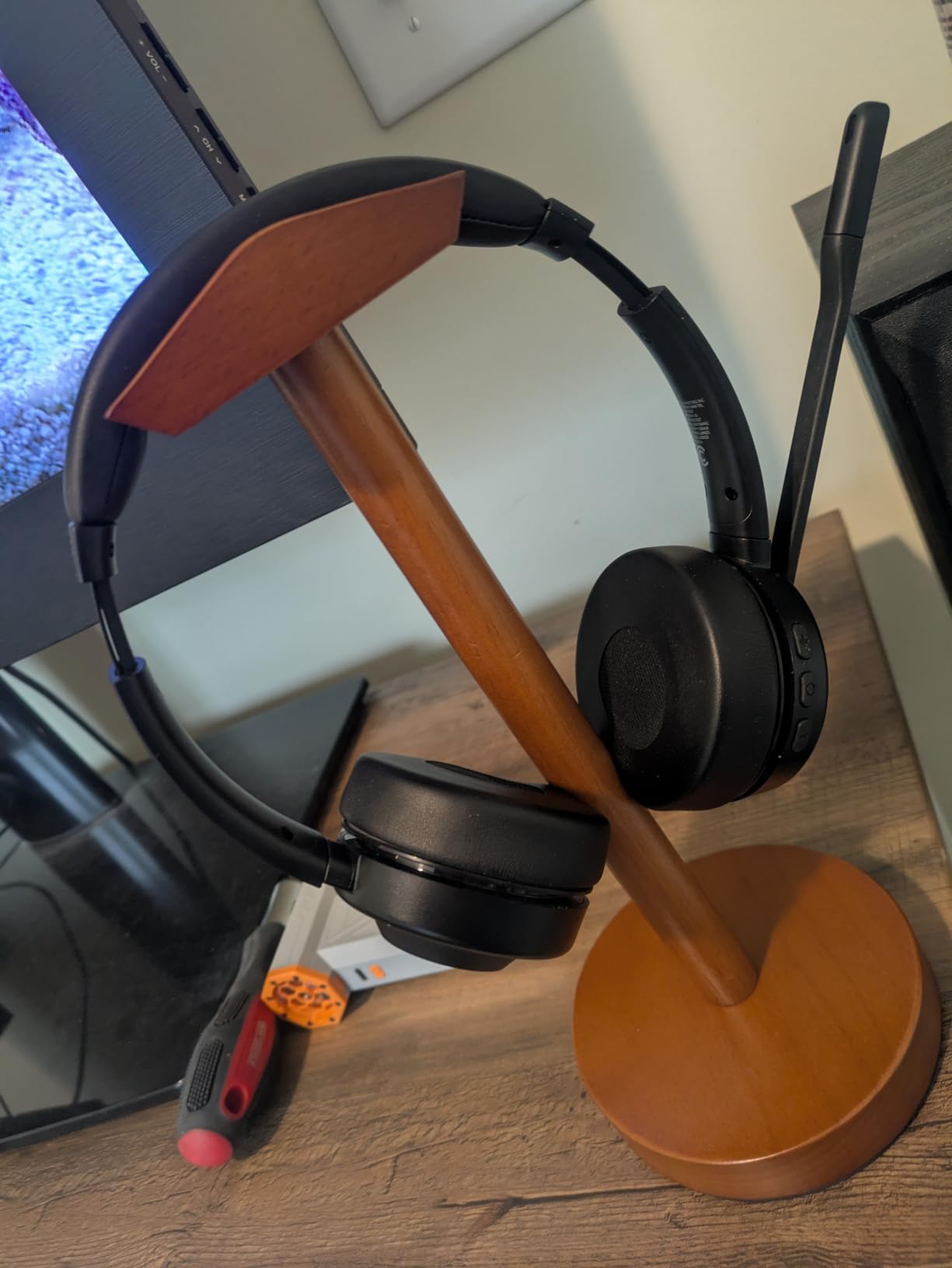 Solid Walnut Wood Headphone Stand with Storage Base - Universal Wooden Headset Holder for Gaming & Office - Compatible with Bose,Sony,Sennheiser,Razer,Beats,PS5 customer photo 1