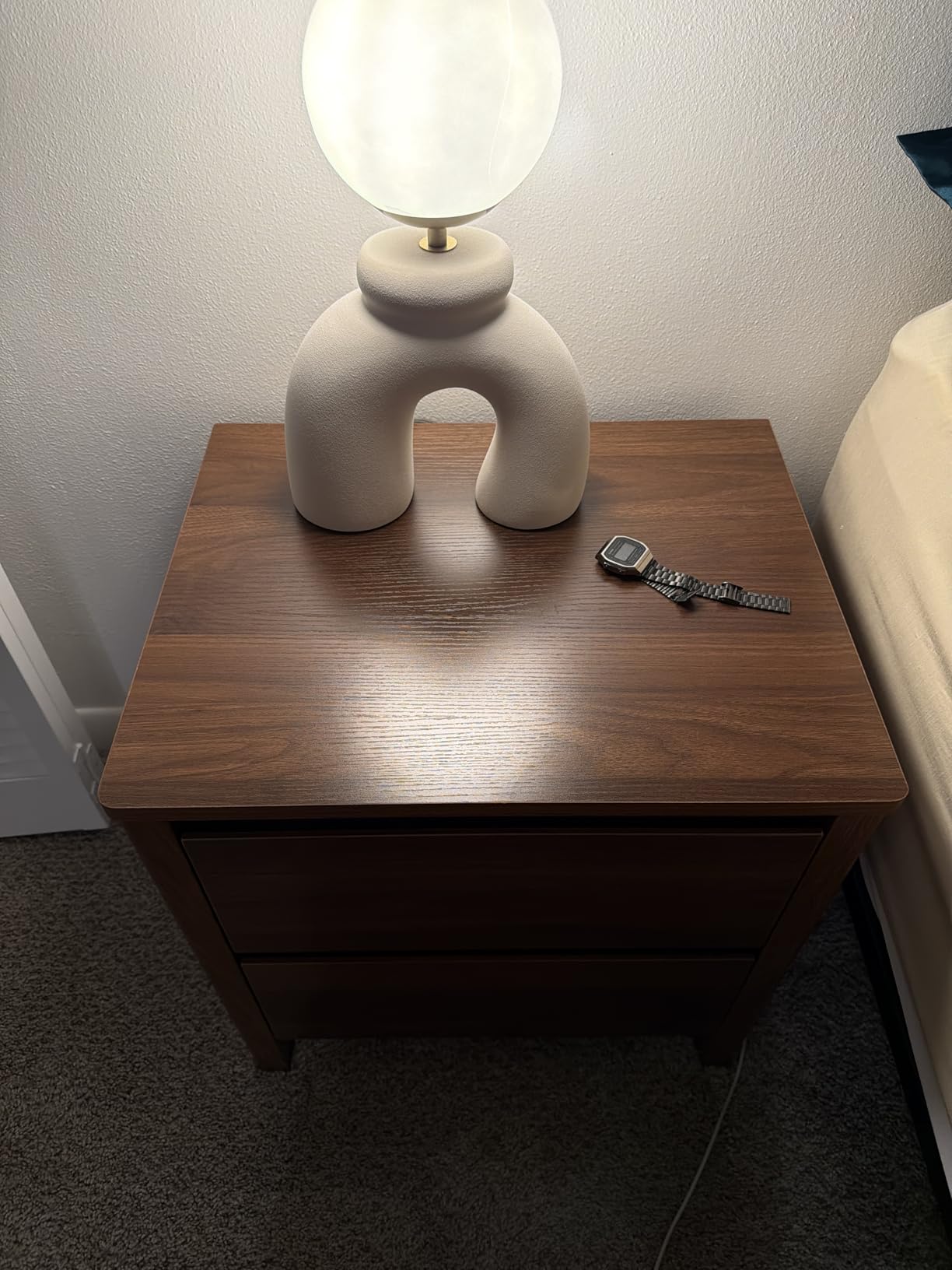 MAISONARIA Walnut Nightstands Set of 2, Mid Century Modern Bedside Table with Hidden Handles and Wood Legs, Wooden End Table with 2 Drawers for Bedroom customer photo 1