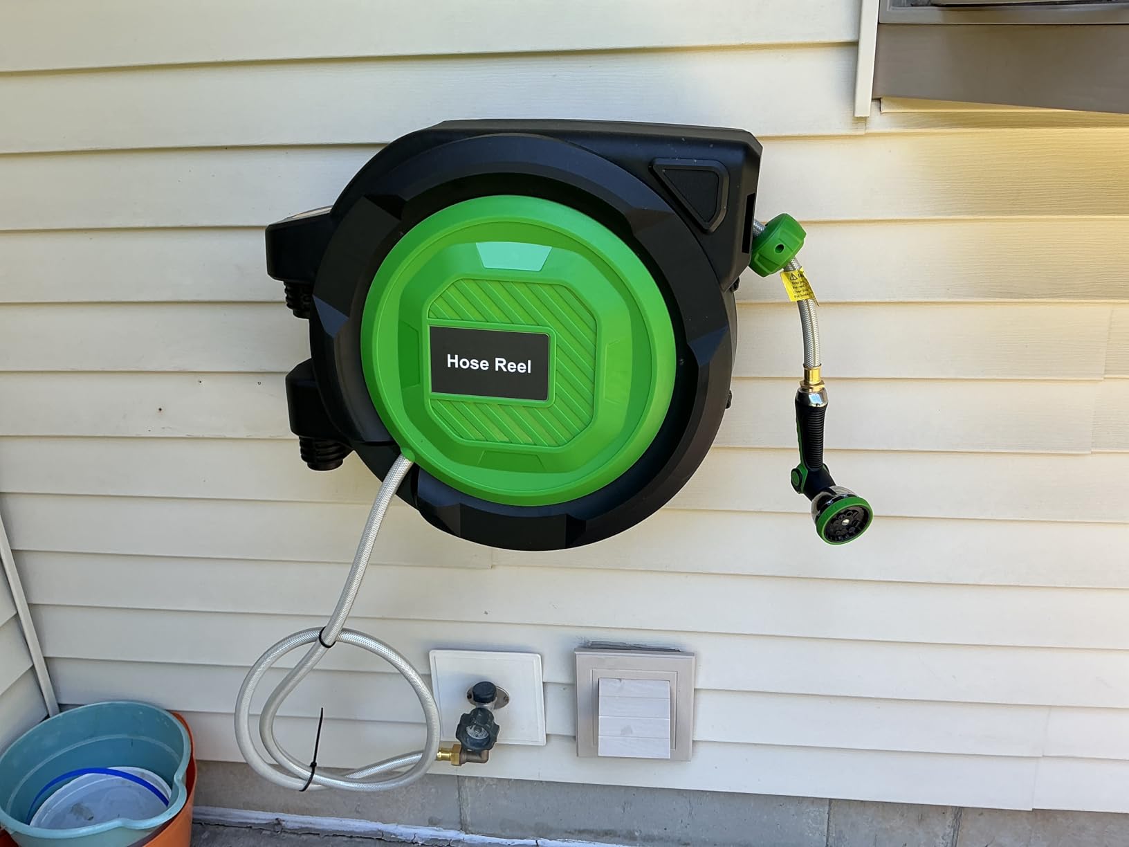 Retractable Garden Hose Reel, 5/8 in x 100 ft Heavy Duty Wall-Mounted Hose Reel with 180 Degree Swivel Bracket, 10-Pattern Nozzle, Automatic Slow Rewind System, Any Length Lock for outside Watering,Cleaning customer photo 1