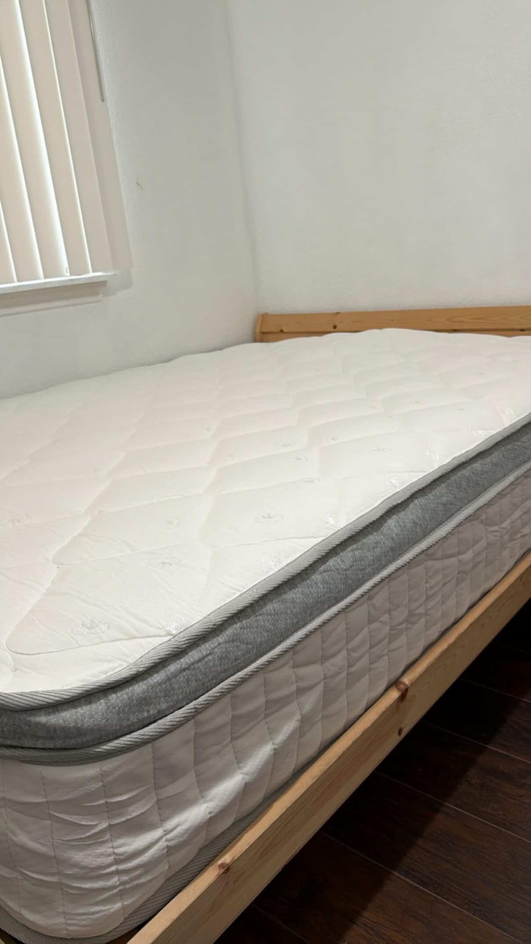 Neo Sleep Queen Size Mattress, 12 Inch Hybrid Comfort & Supportive Mattress in a Box, Cooling Gel Memory Foam and Pocket Springs with Pressure Relief, CertiPUR-US Certified, Medium Firm customer photo 1