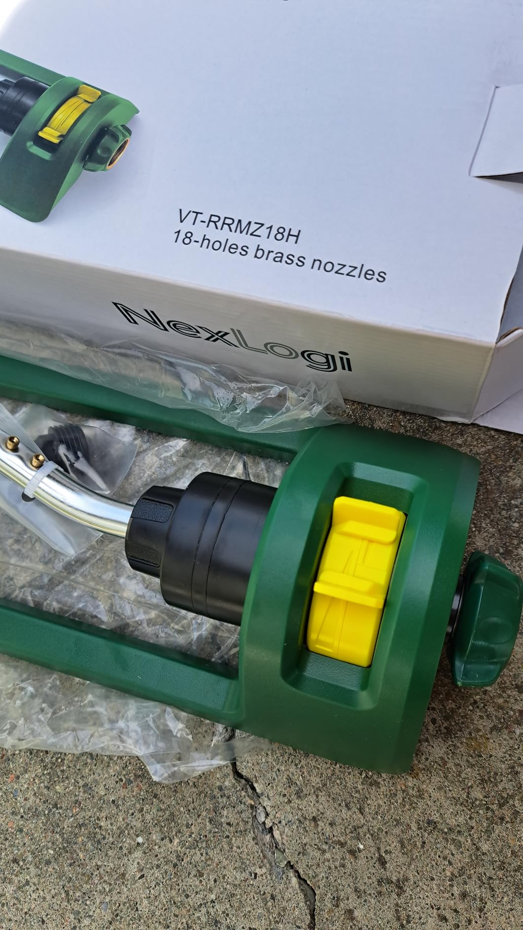 Lawn Sprinkler, 18 Brass Nozzles Garden Water Oscillating Sprinkler for Yard Covers up to 3,600 sq.ft, Heavy Weight Base, Built-in Spray Jet Cleaning Needle, Green, Yellow customer photo 1