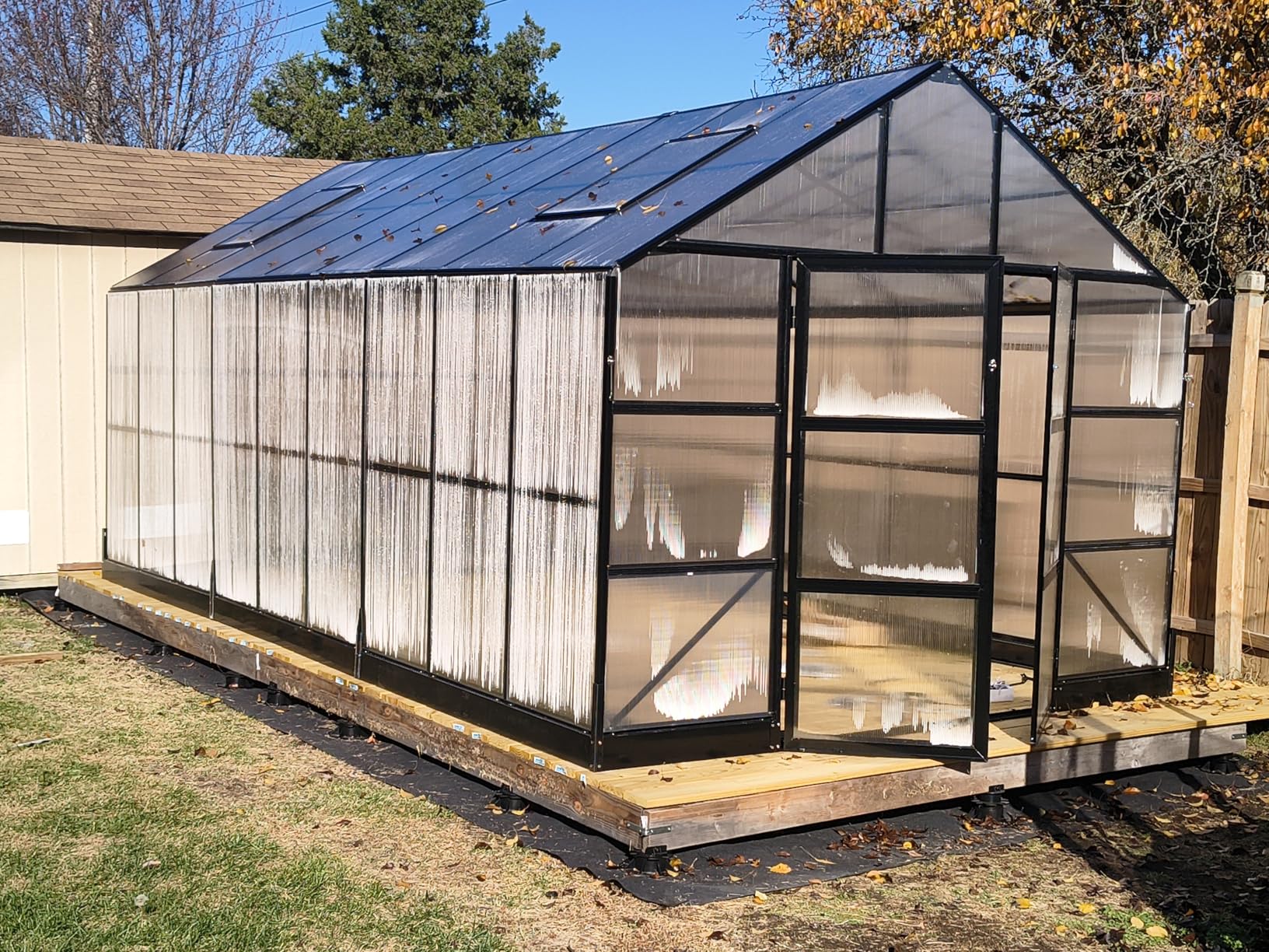 AMERLIFE 10x14x8.4FT Outdoor Polycarbonate Greenhouse, Heavy-Duty Aluminum Frame Garden Greenhouse with 4 Roof Vents, Rain Gutters & Lockable Door, Fit for Backyard Garden, Black customer photo 1