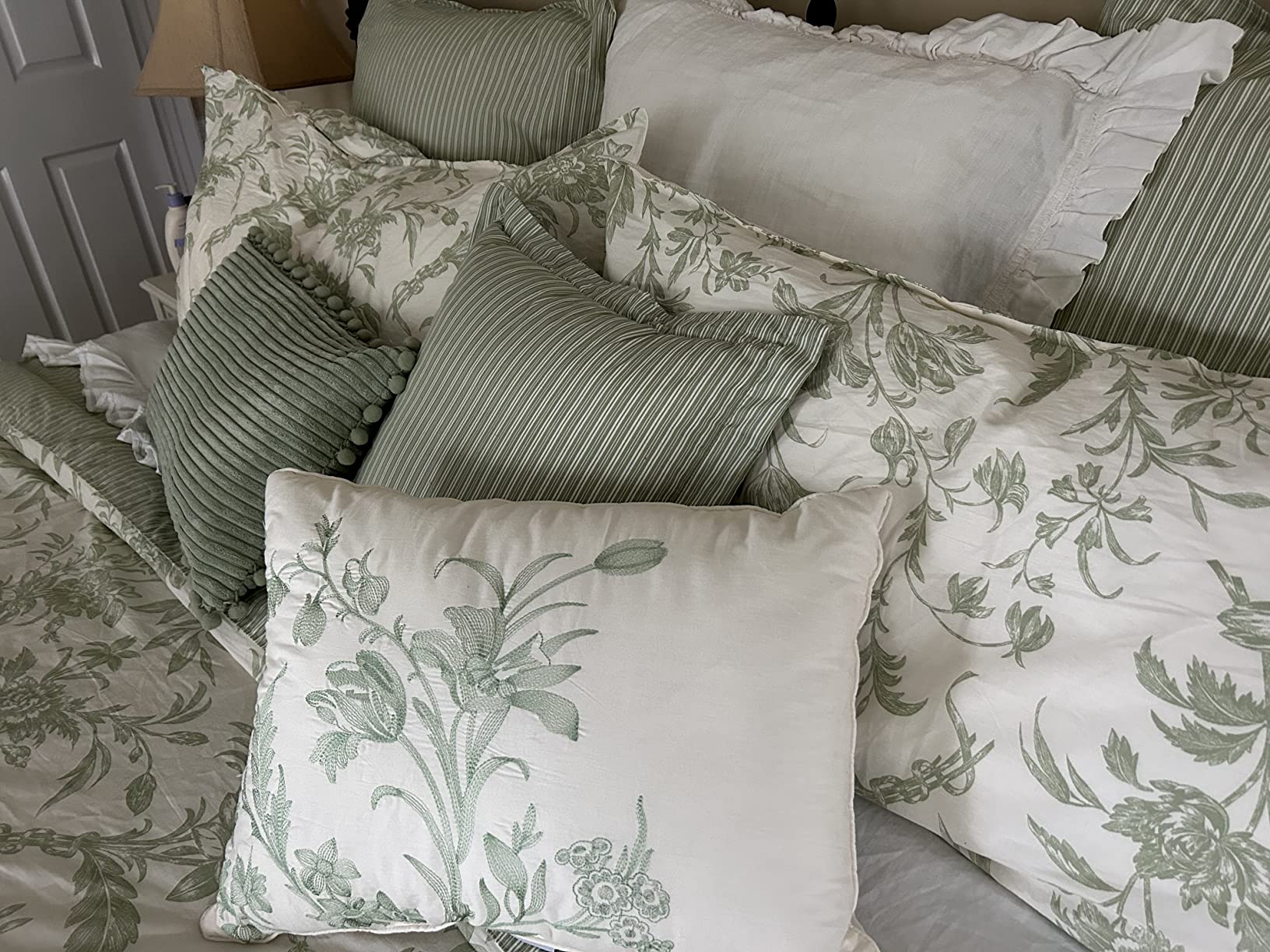 Laura Ashley - Queen Bonus Comforter Set, Reversible Bedding with a Naturally Soft Feel, 7 Piece Bed Set with Matching Pillowcases, Euro Shams, & Throw Pillow Covers (Natalie Pink) customer photo 2