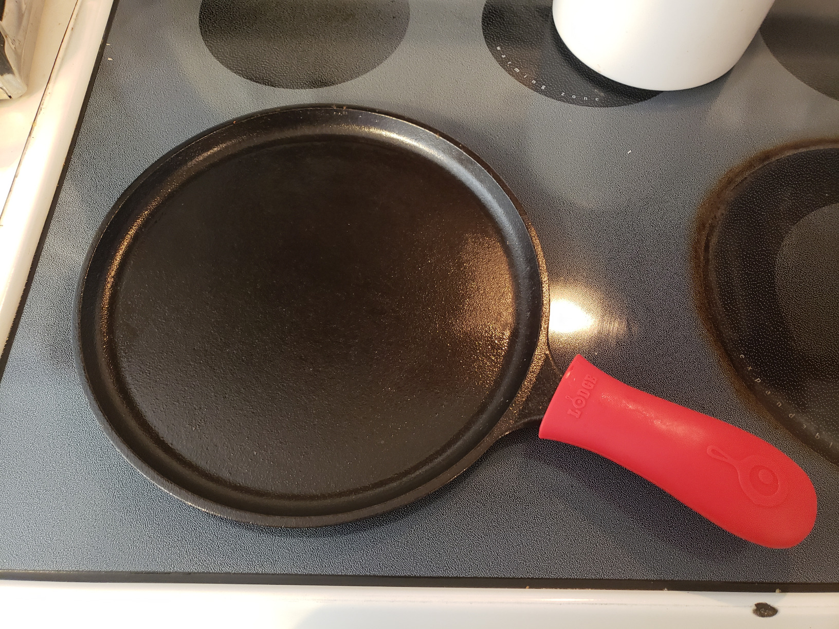 Lodge Round Seasoned Cast Iron Griddle 10.5 Inches - Round-Shaped, Pre-Seasoned Iron Griddle Pan - Non-Toxic, PFAS-Free Cookware customer photo 1