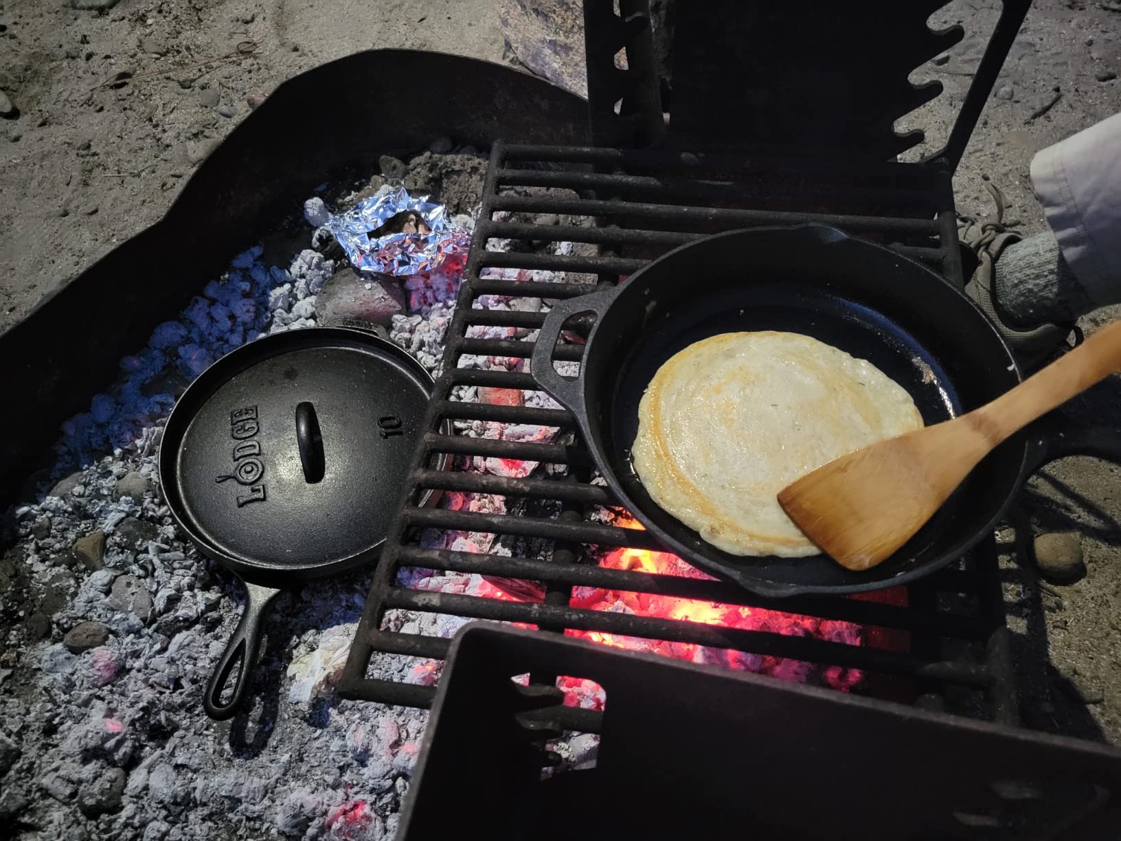 Lodge Seasoned Cast Iron Camp Dutch Oven with Lid, 8 Quart customer photo 1
