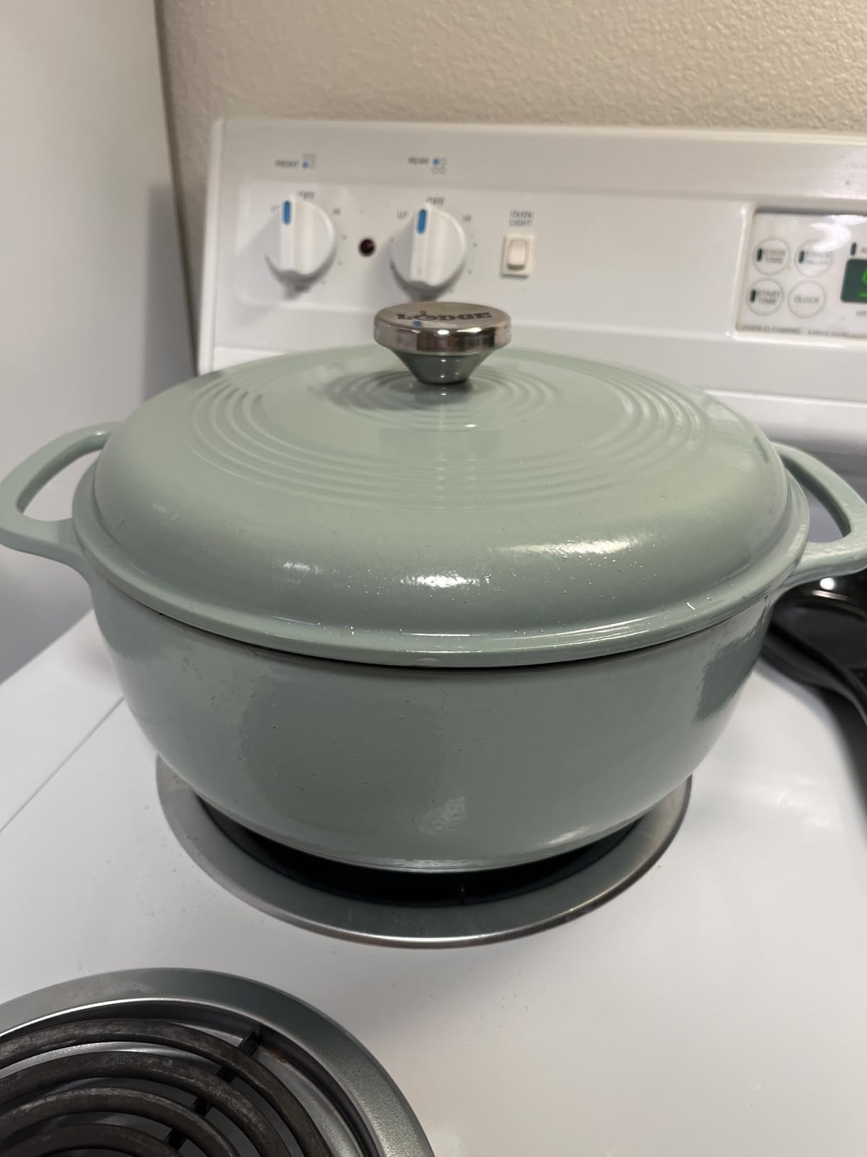 Lodge Essential Enamel Cast Iron Dutch Oven, 6 Quarts, Caribbean Blue customer photo 2