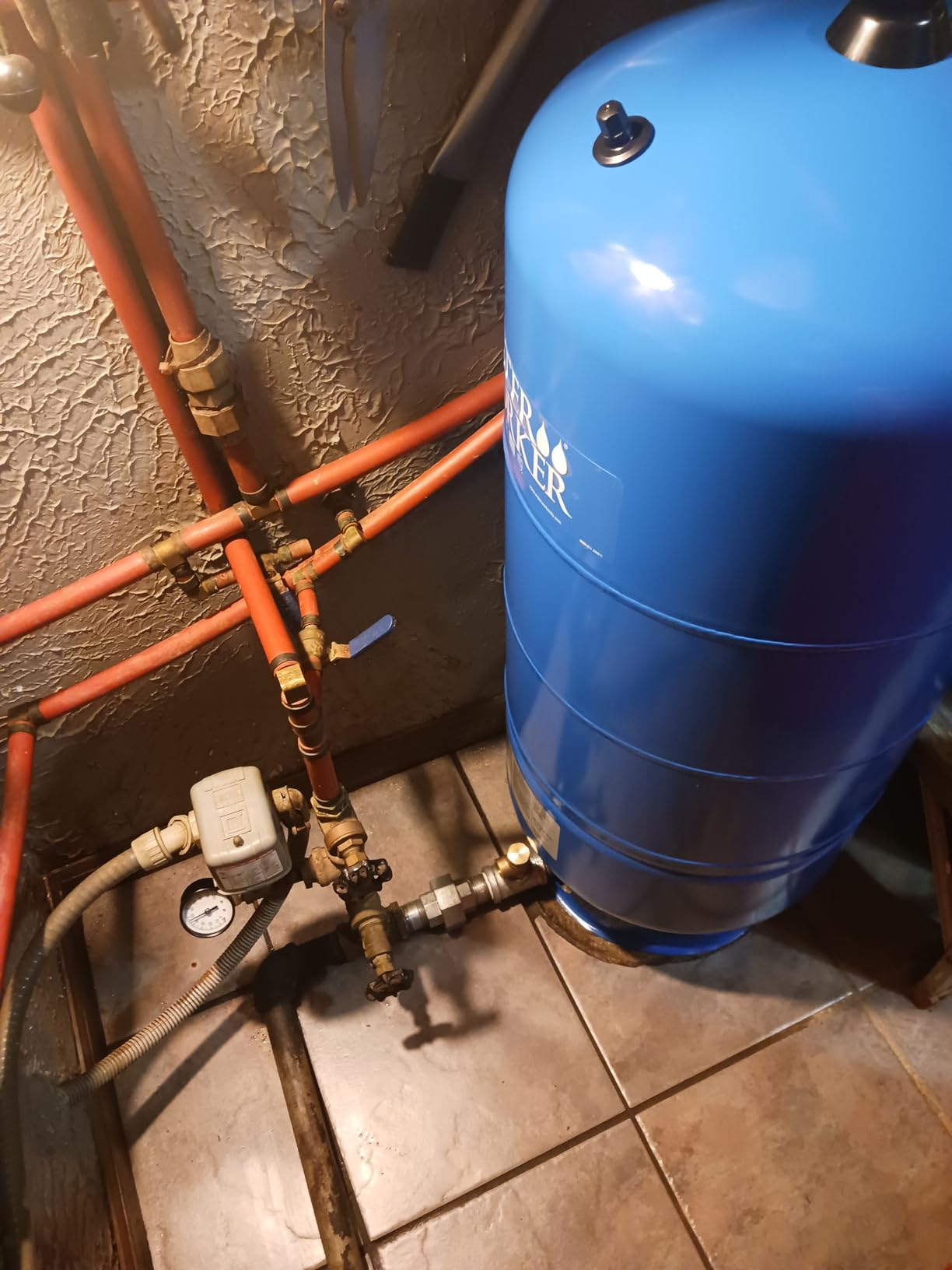 WaterWorker HT-30B Vertical Pressure Well Tank, 30-Gallon customer photo 1