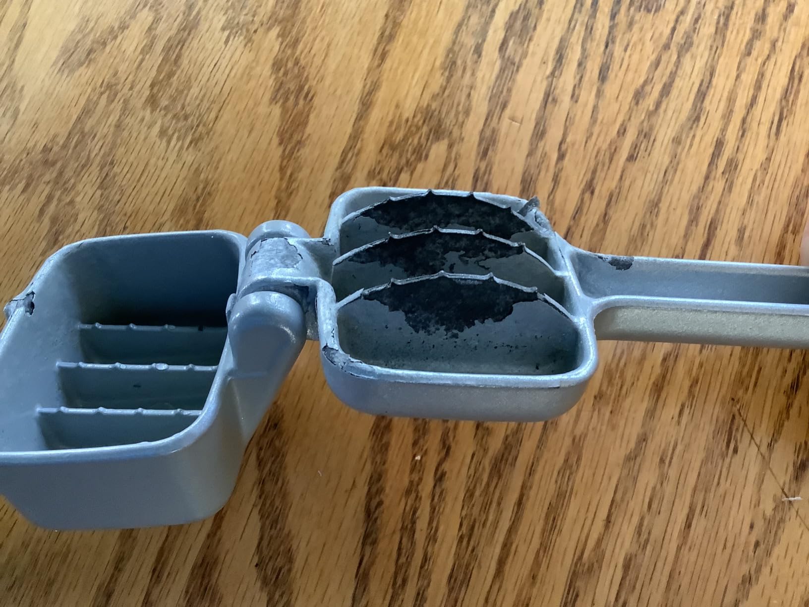 Westmark Manual Ice Crusher - German Heavy-Duty Die-Cast Aluminum Hand Ice Cube Crusher for Cocktails & Drinks, Dishwasher Safe, Bar Accessories, Gray customer photo 2