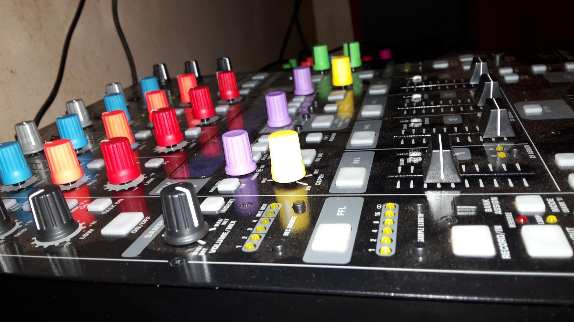 Behringer DIGITAL PRO MIXER DDM4000 Ultimate 5-Channel Digital DJ Mixer customer photo 2