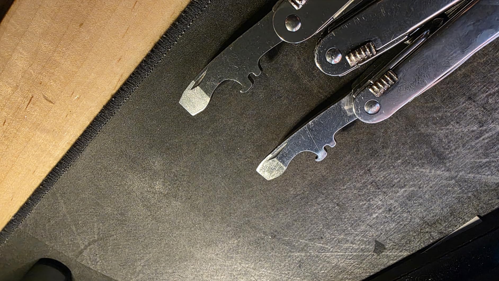 Victorinox Swiss Tool Spirit X Multi Tool, 24 Function Swiss Made with Locking Blade and Long-Nosed Pliers, and Leather Pouch - Silver customer photo 1