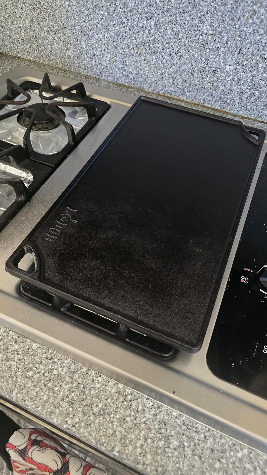 Lodge Reversible Cast Iron Grill/Griddle Pan, 16.75 x 9.5 Inches customer photo 2
