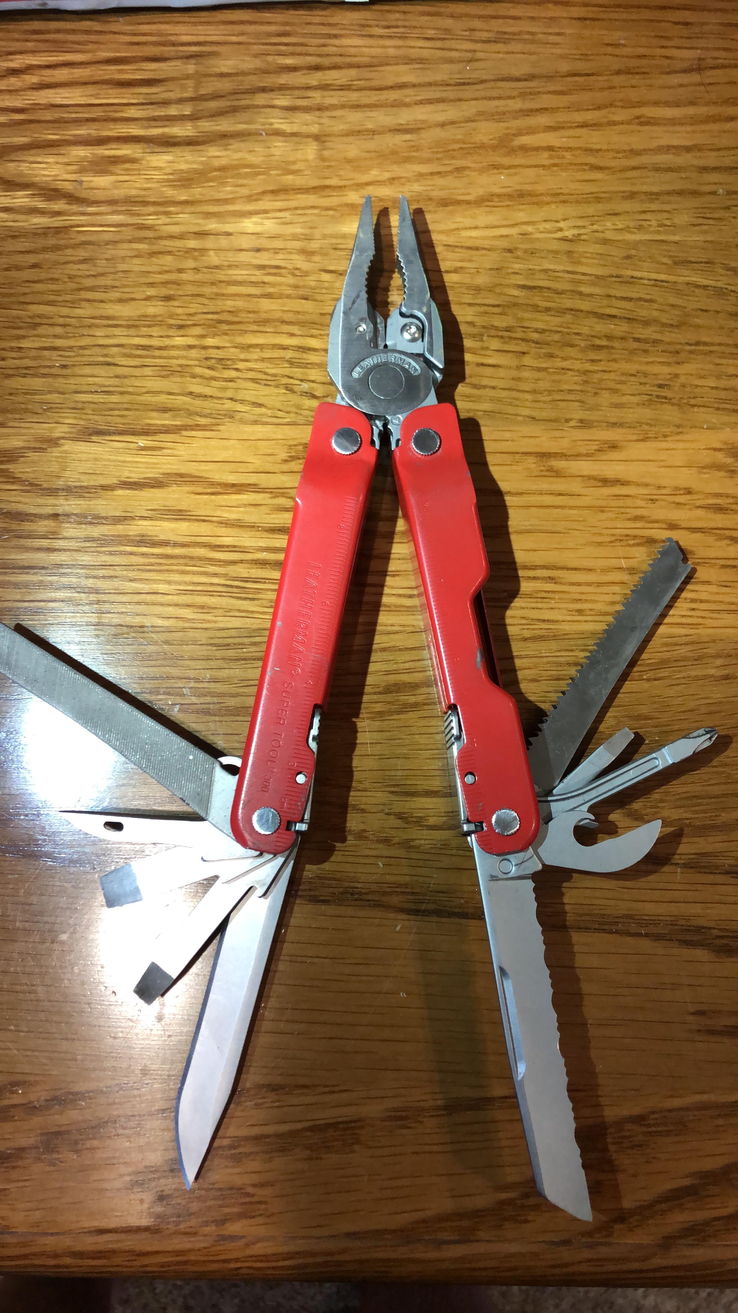 Leatherman Super Tool 300 Multitool with Premium Replaceable Wire Cutters and Saw, Stainless Steel customer photo 2