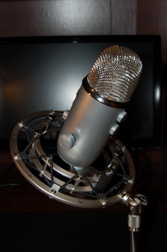 Logitech Creators Blue Yeti USB Microphone for PC, Mac, Gaming, Recording, Streaming, Podcasting, Studio and Computer Condenser Mic with Blue VO!CE Effects, 4 Pickup Patterns, Plug and Play - Silver customer photo 1
