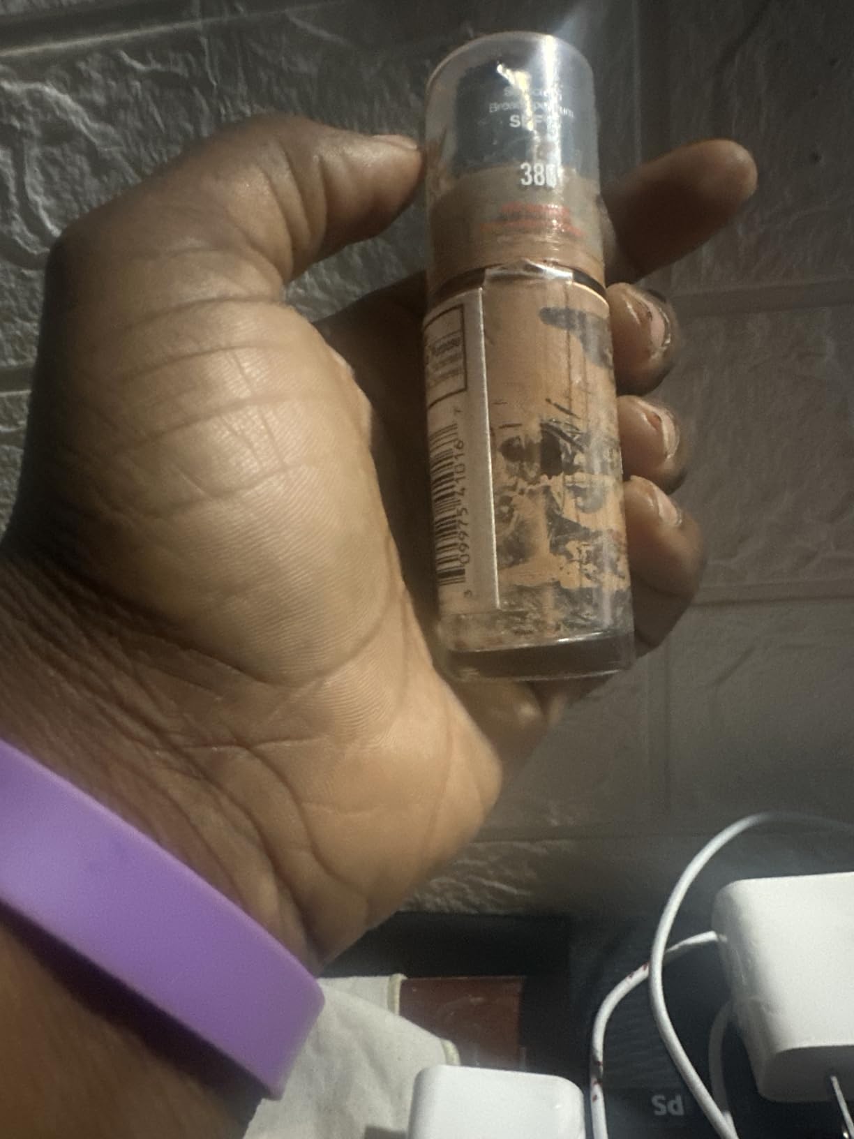 Revlon Liquid Foundation, ColorStay Face Makeup for Combination & Oily Skin, SPF 15, Medium-Full Coverage with Matte Finish, 220 Natural Beige, 1 Fl Oz customer photo 2