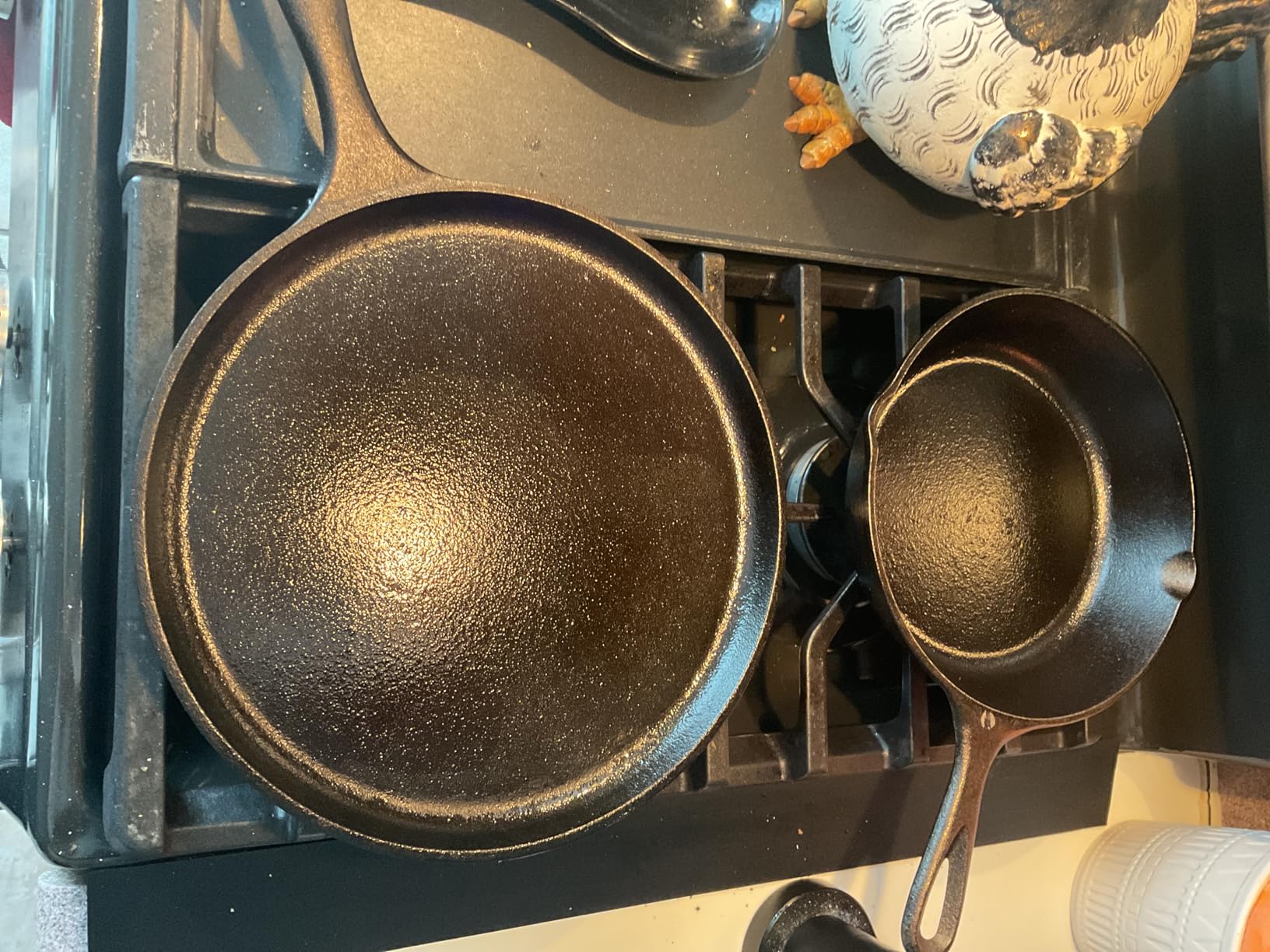 Lodge Cast Iron 5-Piece Set - Skillets, Griddle & Dutch Oven customer photo 2