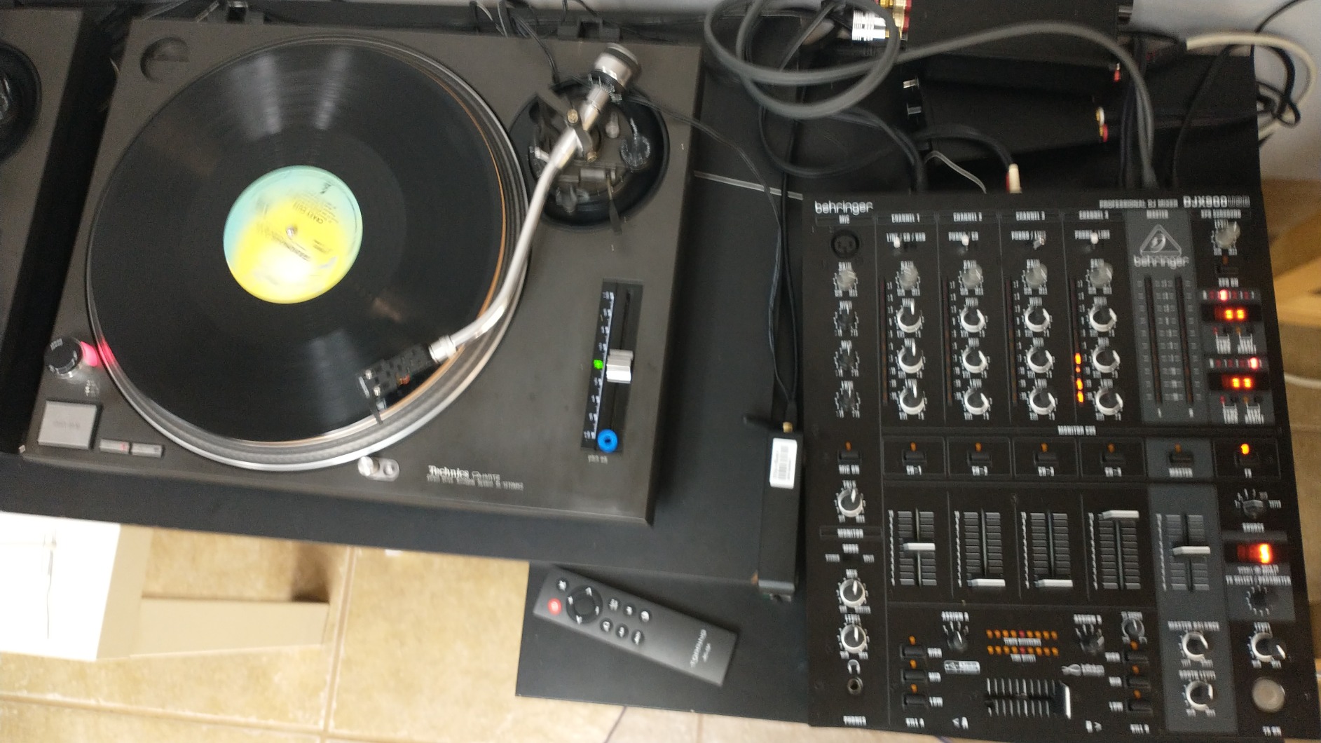 Behringer PRO MIXER DJX900USB Professional 5 Channel DJ Mixer with INFINIUM 'Contact-Free' VCA Crossfader, Advanced Digital Effects and USB/Audio Interface customer photo 2