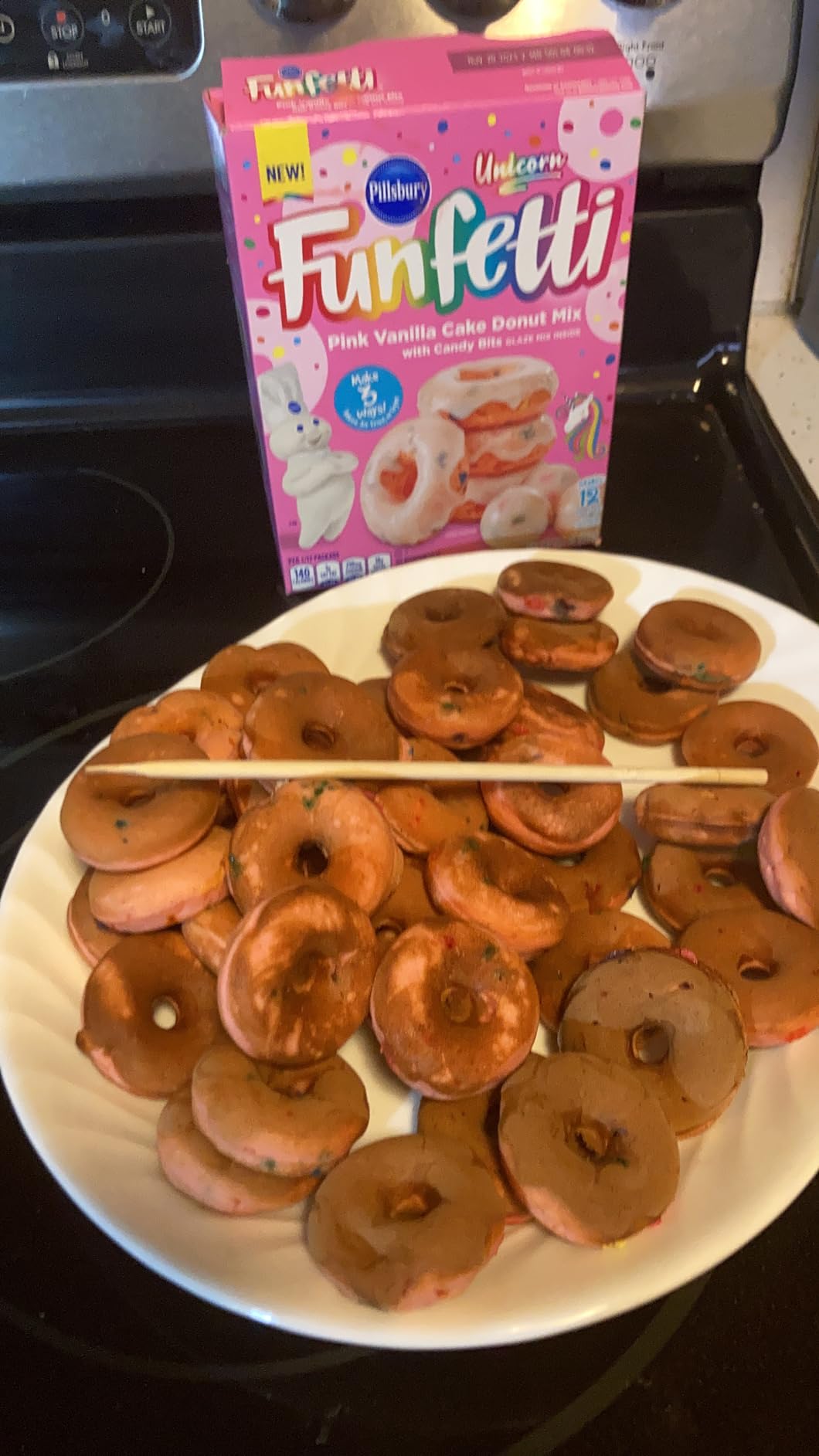 BETTY CROCKER Donut Maker, Mini Donut Maker with Nonstick Surface, Mini Donut Maker Machine with Cool Touch Handle & Makes 7 Delicious Fresh Donuts in Minutes, Red customer photo 1