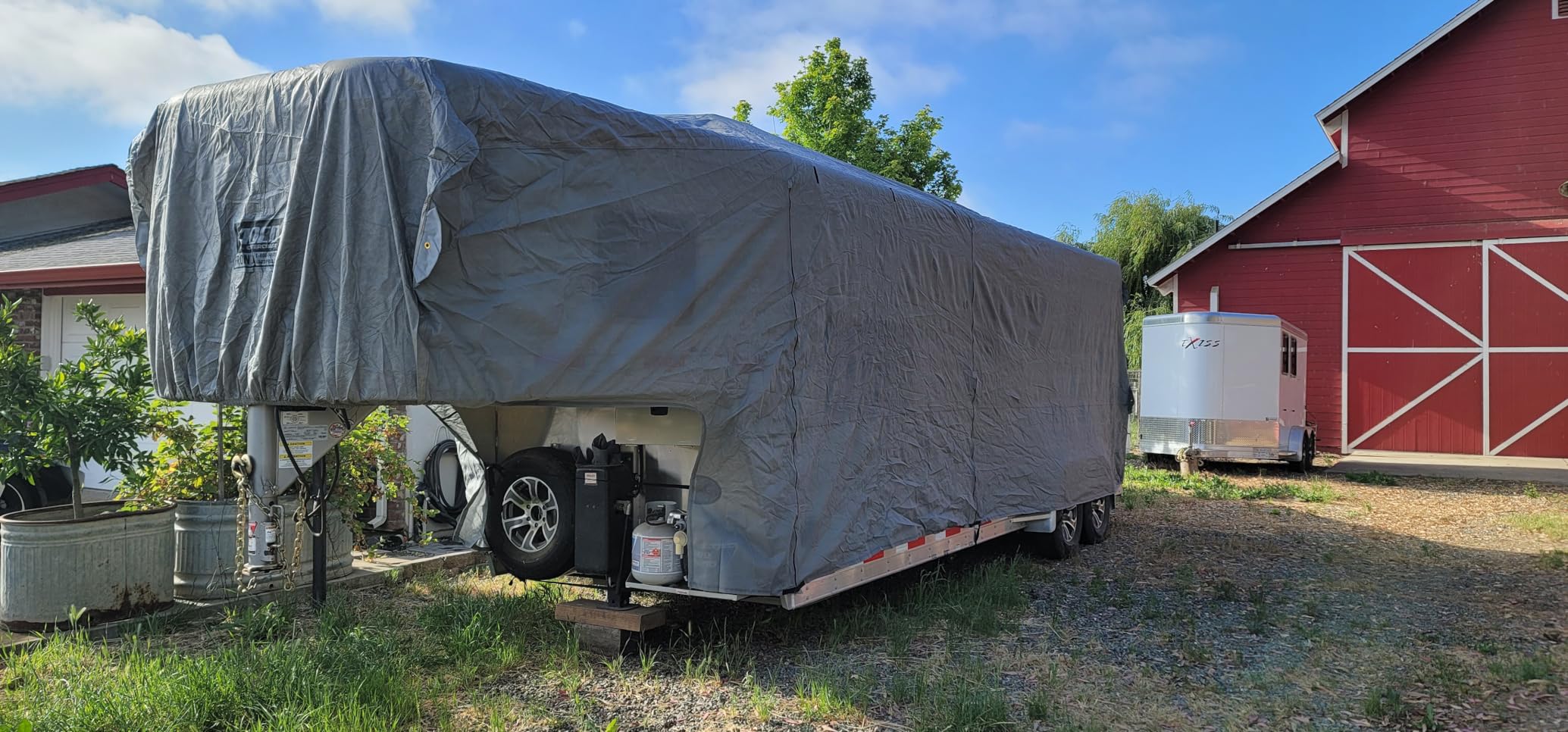 ADCO 46014 SFS AquaShed Gooseneck Horse Trailer Cover, Fits 31'7