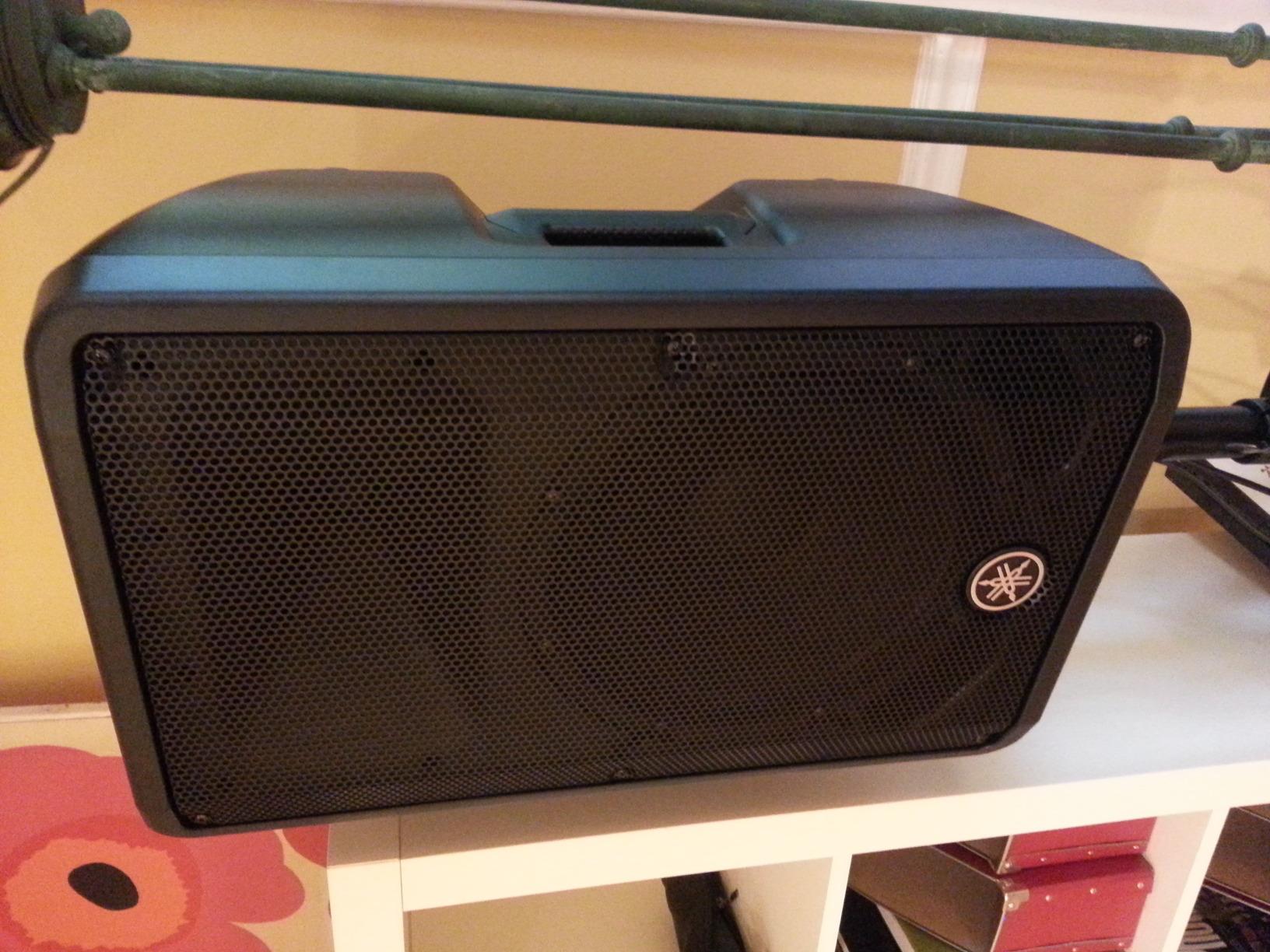 Yamaha DBR Series DBR15 Powered Speaker Cabinet, multiColored, 0 customer photo 2