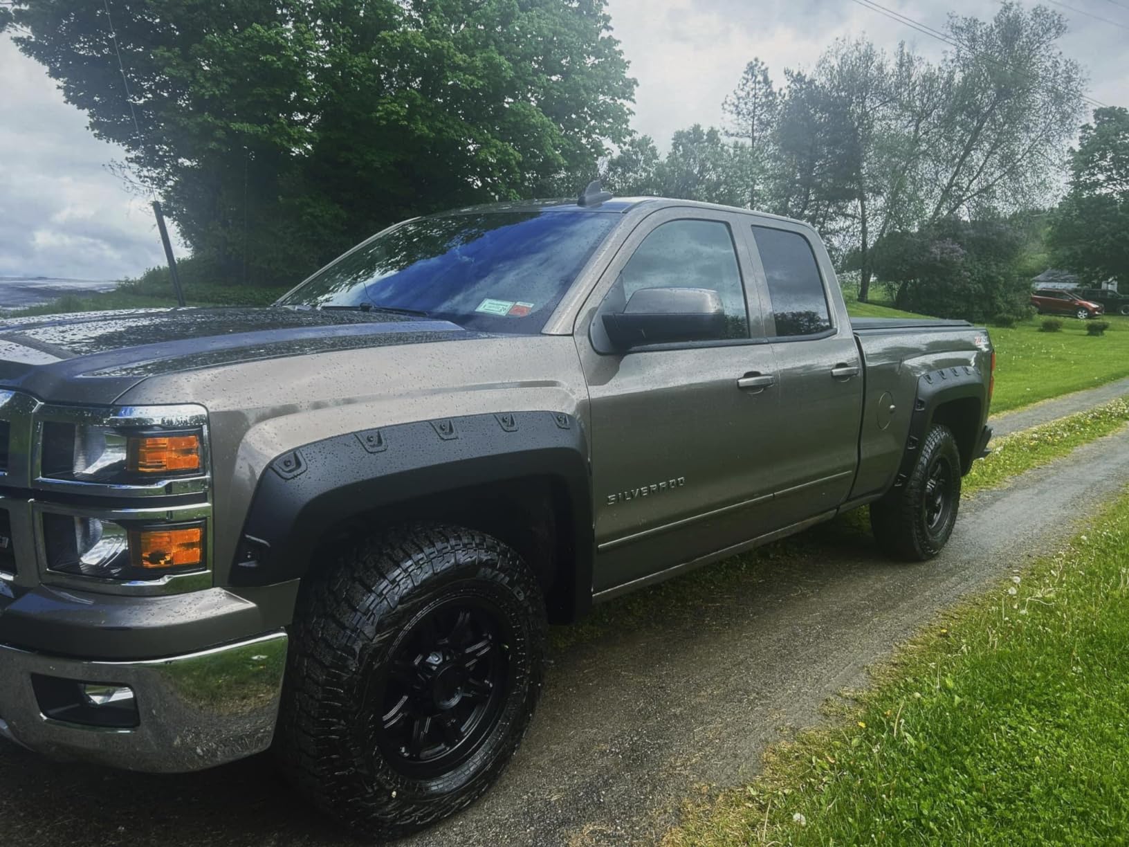 Tyger Auto Fender Flare Compatible with 2014-2018 Chevy Silverado 1500; 2015-2019 2500 3500HD 6.5' & 8' Bed, Smooth Textured Black Paintable Bolt-Riveted Style 4pc | TG-FF8C4128 customer photo 2