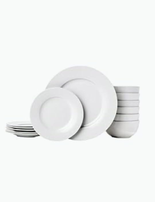 Amazon Basics Porcelain Dinnerware Set, Microwave and Dishwasher Safe, Service for 6, 18-Piece, White customer photo 1