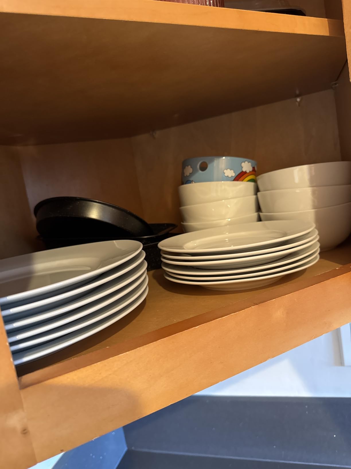 Amazon Basics Porcelain Dinnerware Set, Microwave and Dishwasher Safe, Service for 6, 18-Piece, White customer photo 2